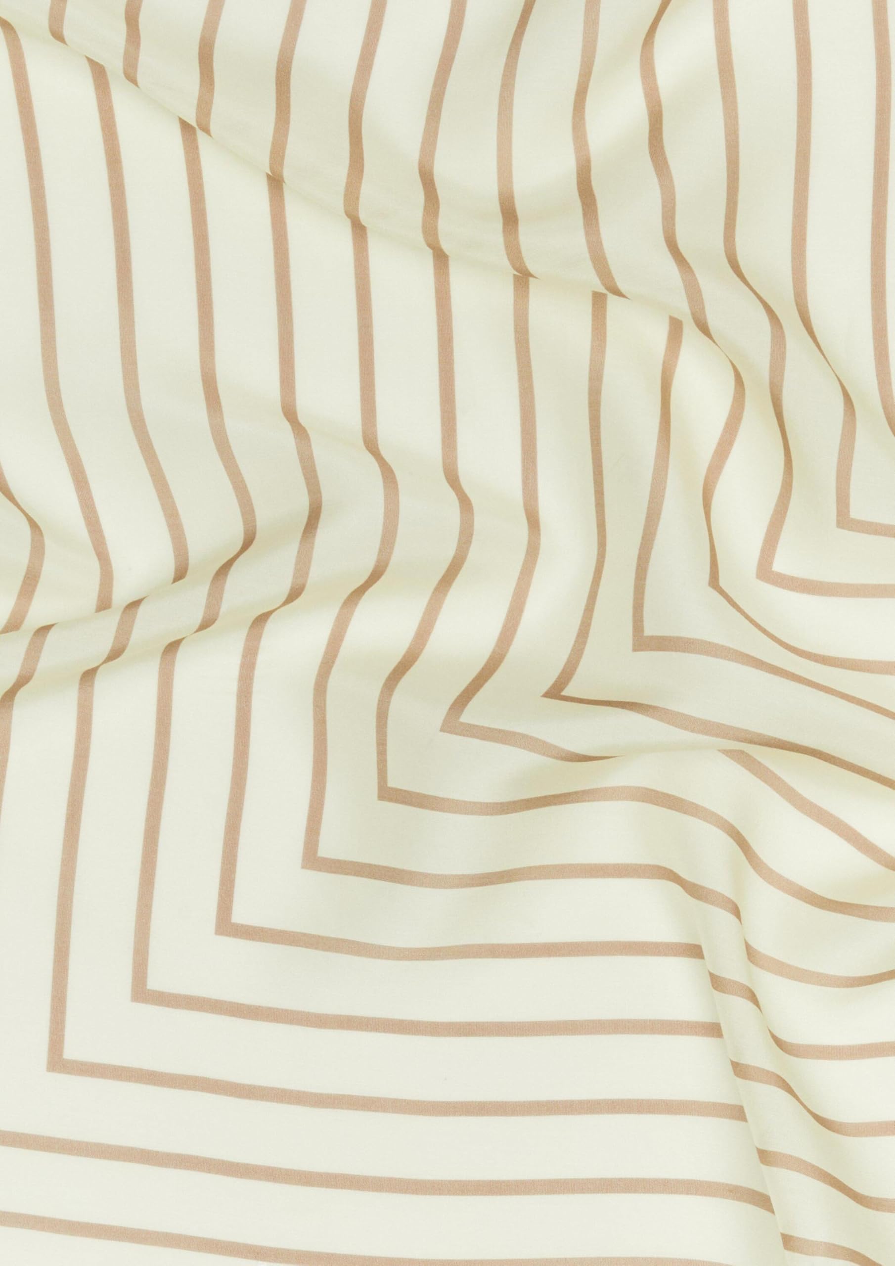 comma-accessoires-tuch-seidenmix-beige-quadratisch image 4