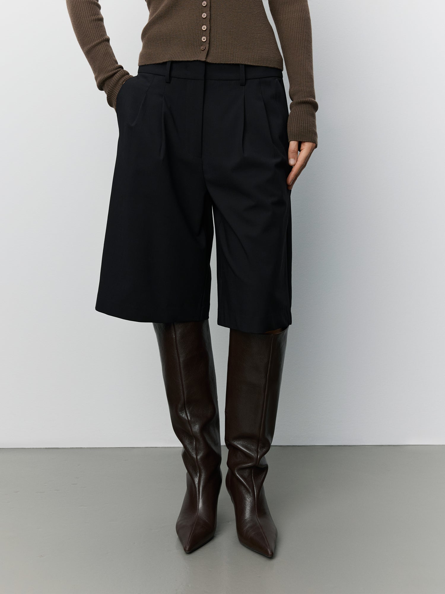 sofie-schnoor-women-luciasw-bermuda-shorts-schwarz image 6