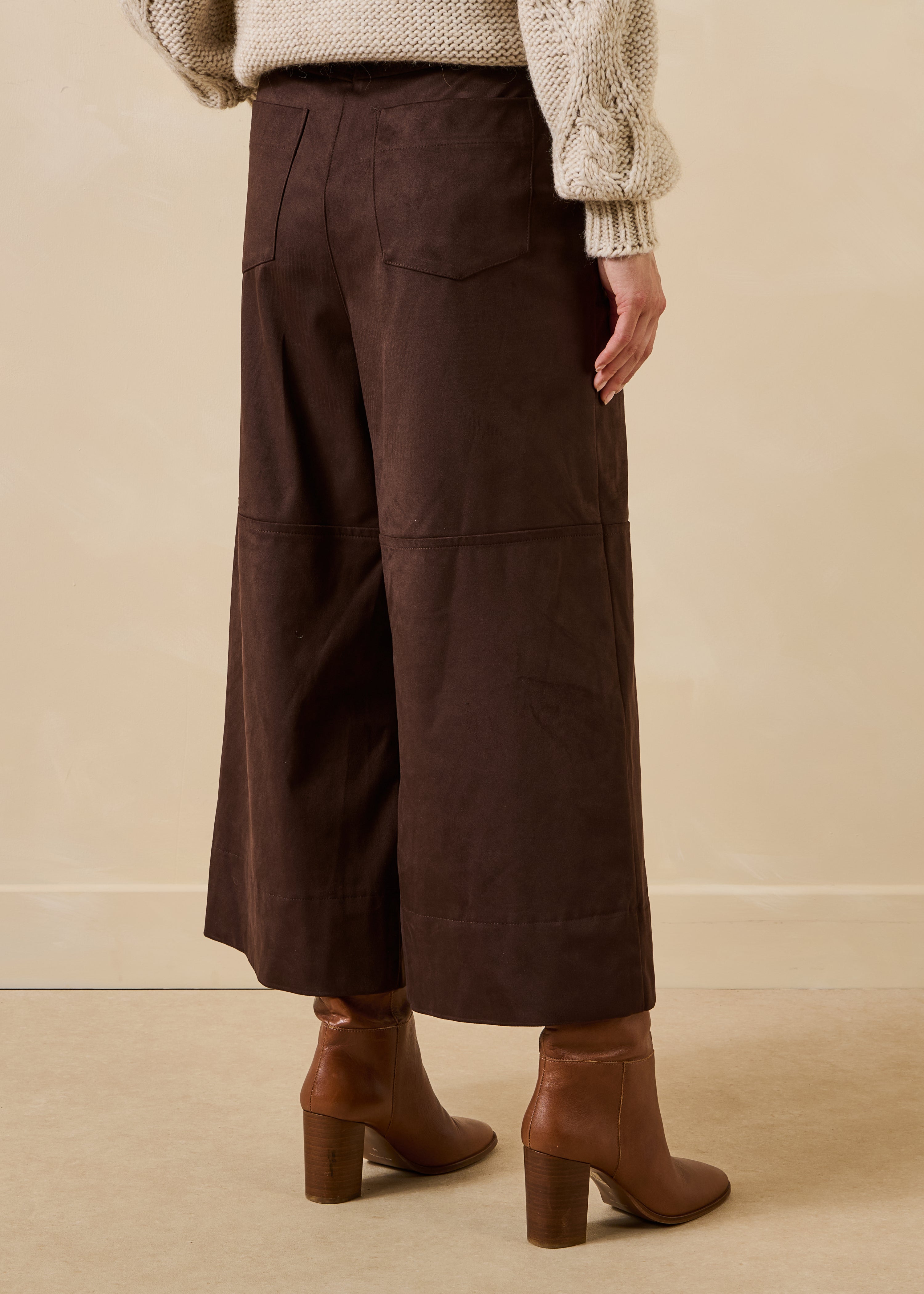 la-f-e-marabout-e-fruta-hose-braun-suedine-cropped-weit image 3