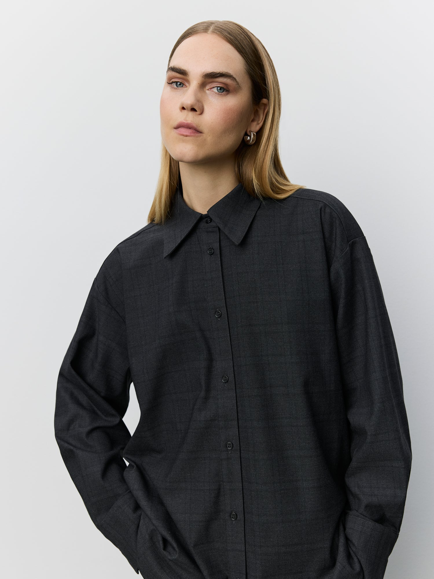 sofie-schnoor-women-simasw-oversized-shirt-grau-karo image 5