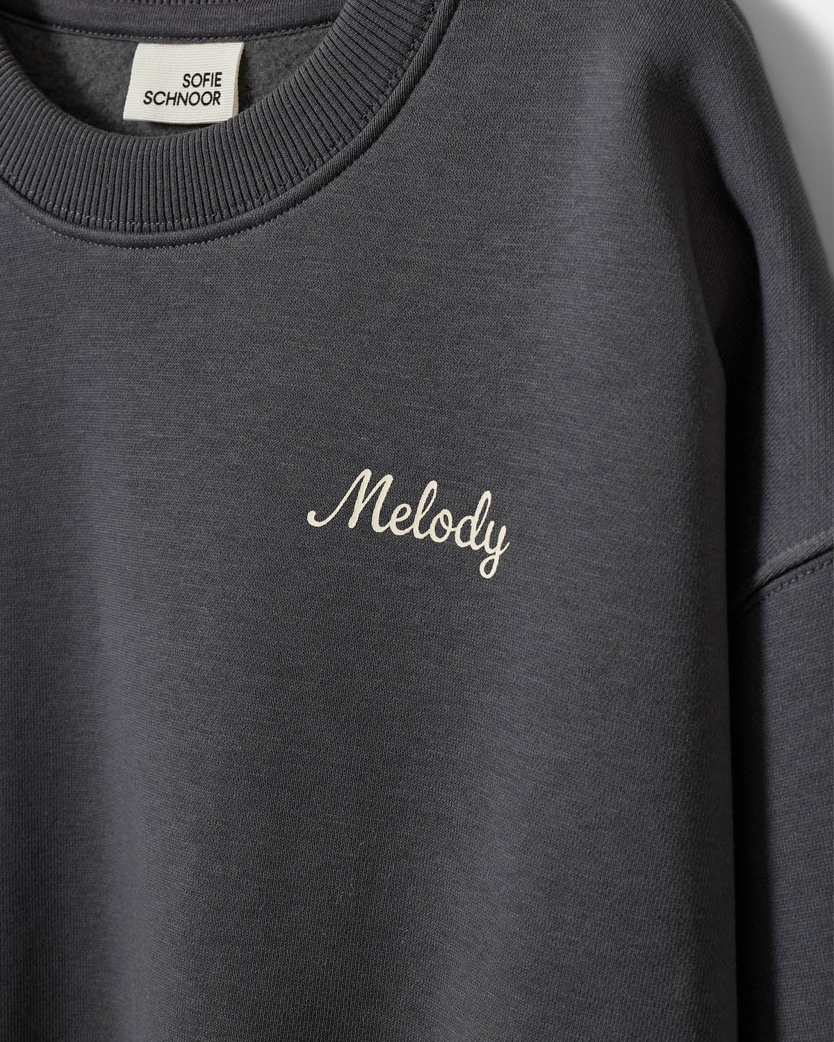 sofie-schnoor-young-elisy-sweatshirt-dark-grey-baumwolle-print image 3