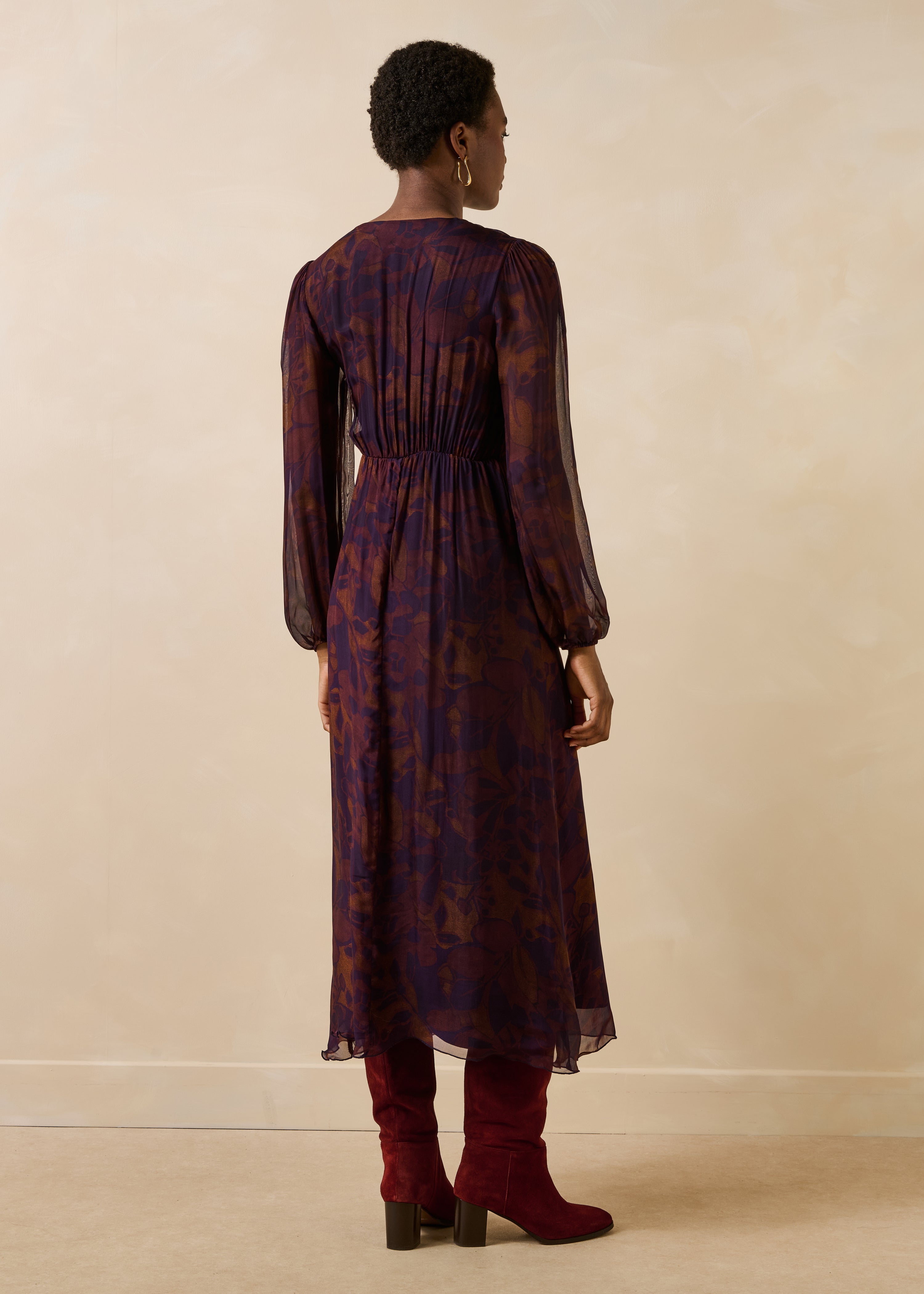 la-f-e-marabout-e-deesse-kleid-viola-lang-v-ausschnitt image 2