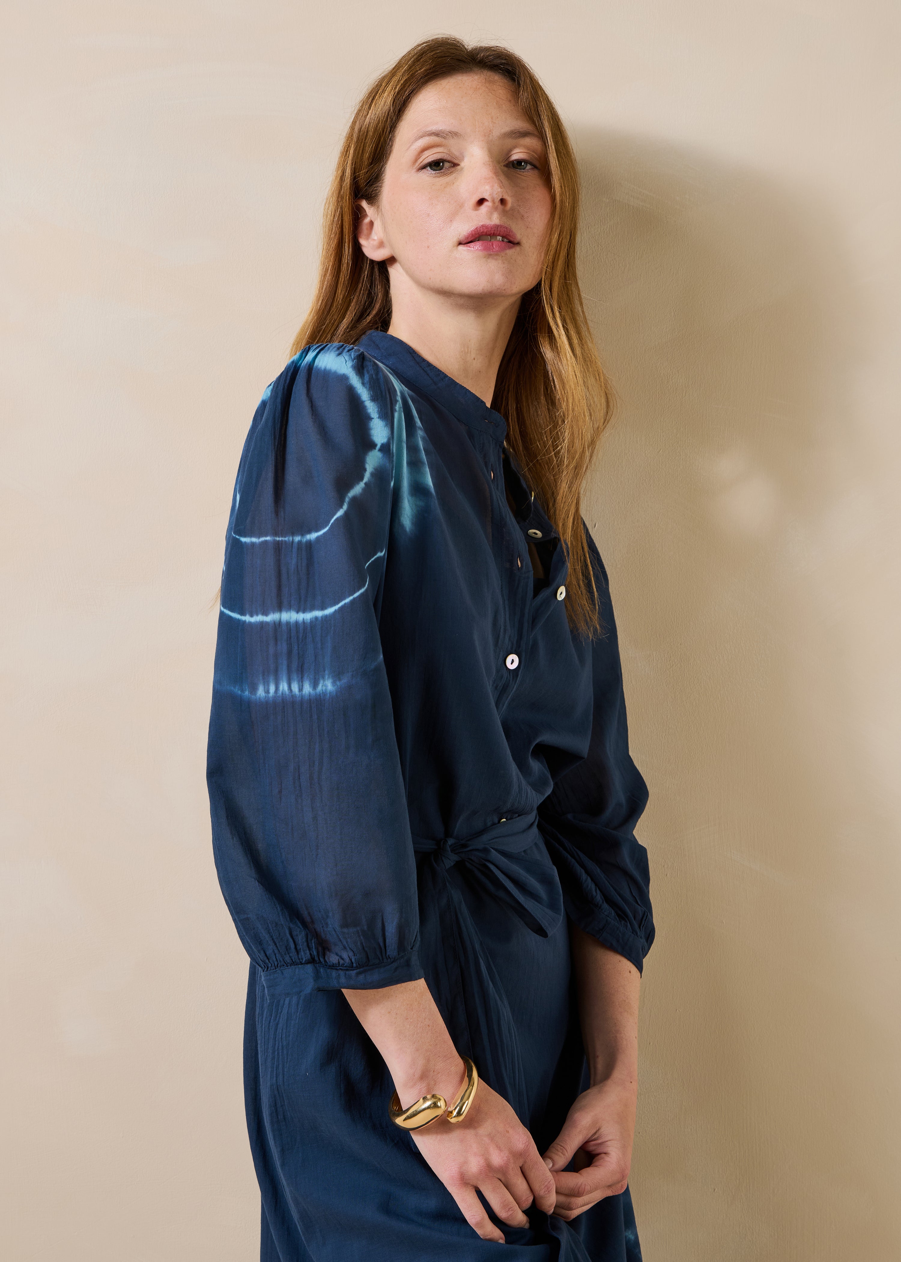 la-f-e-marabout-e-robes-kleid-blau-tie-dye-midi-voile image 5