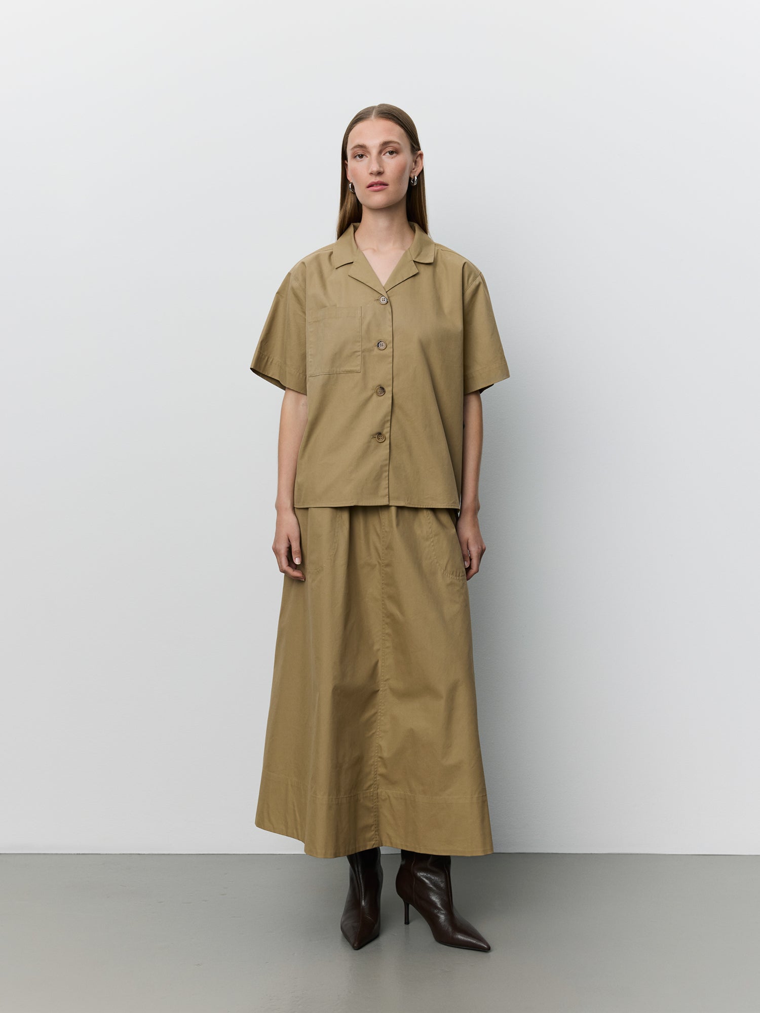 sofie-schnoor-women-mavirasw-hemd-braun-kurzarm image 2