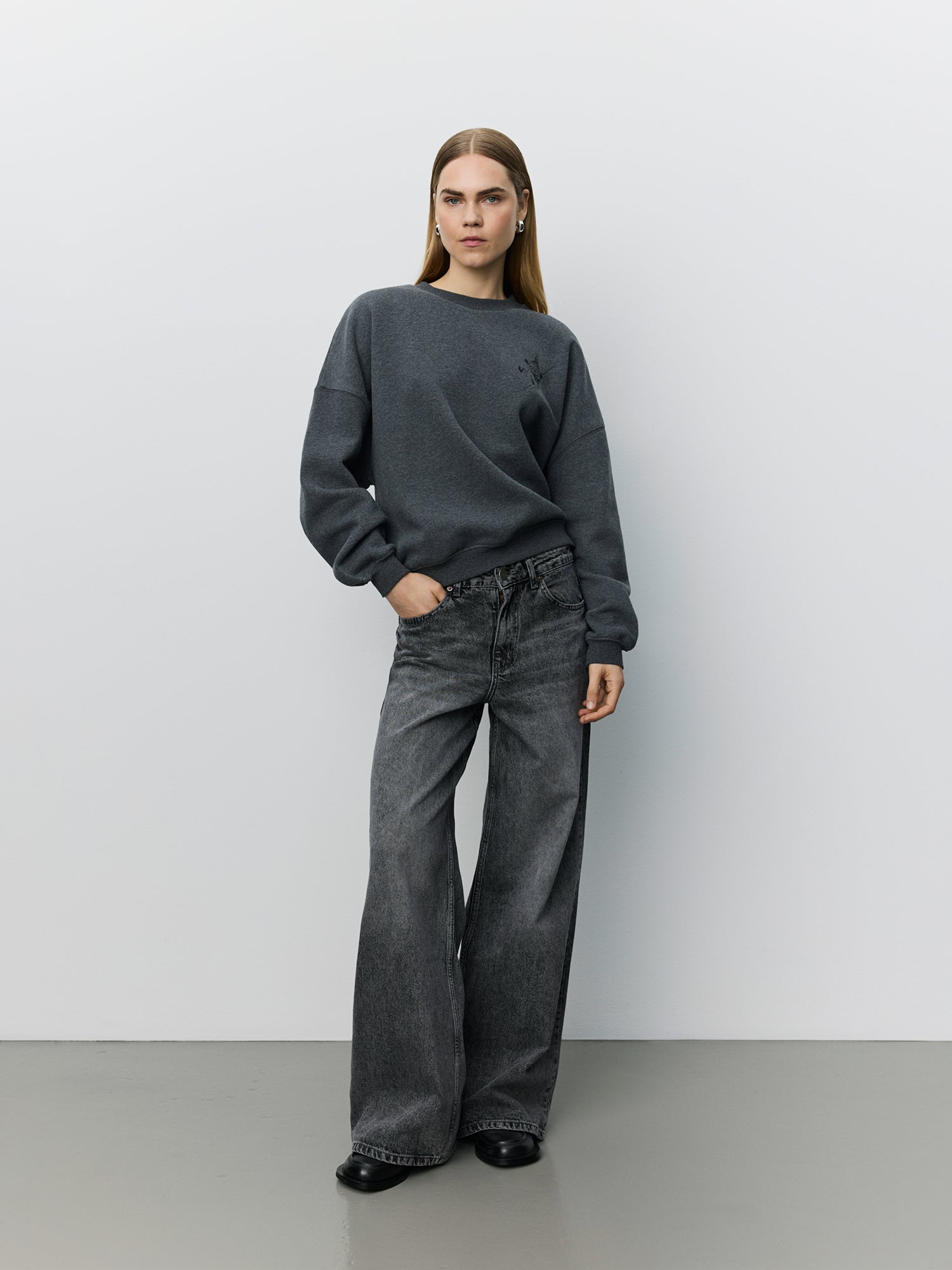 sofie-schnoor-women-moomin-sweatshirt-grau-relaxed-fit image 2