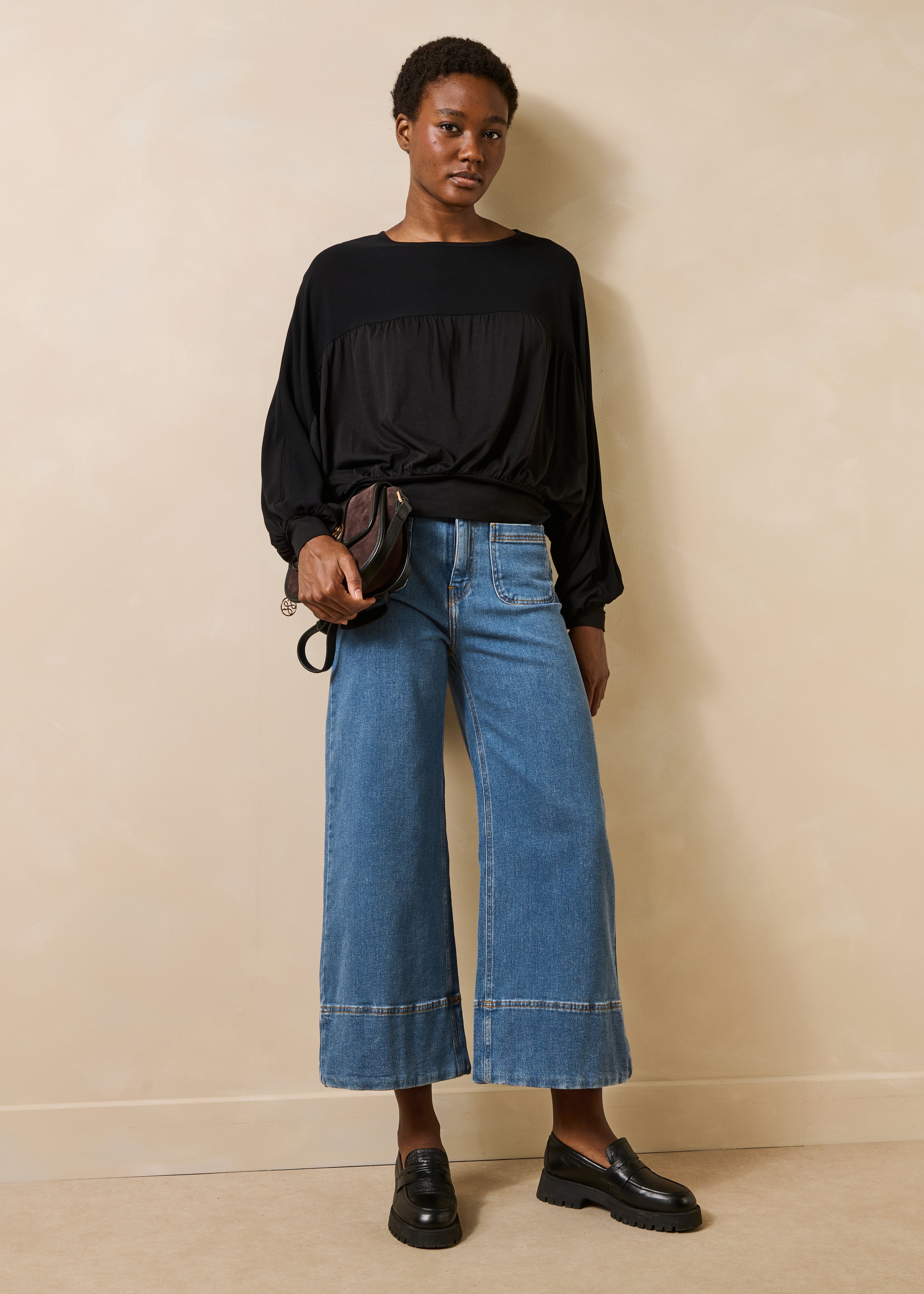 la-f-e-marabout-e-golette-t-shirt-schwarz-boot-ausschnitt image 2