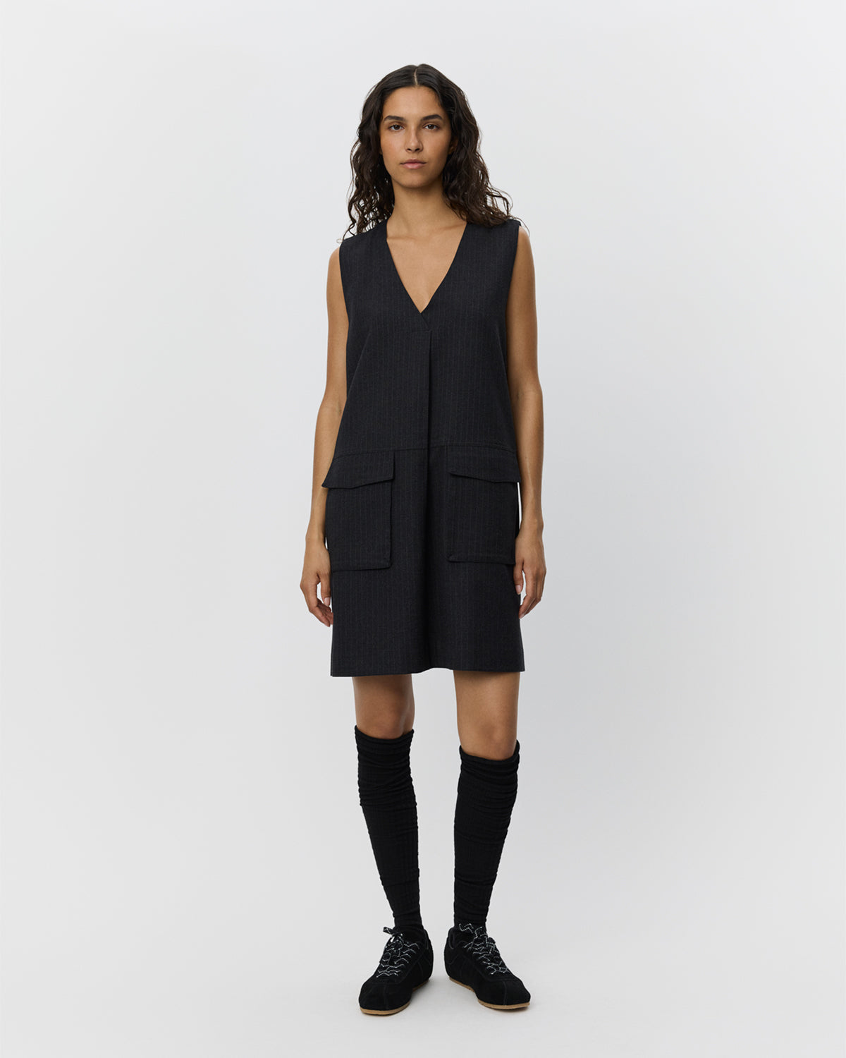 sofie-schnoor-women-balunasw-kleid-schwarz-nadelstreifen image 2