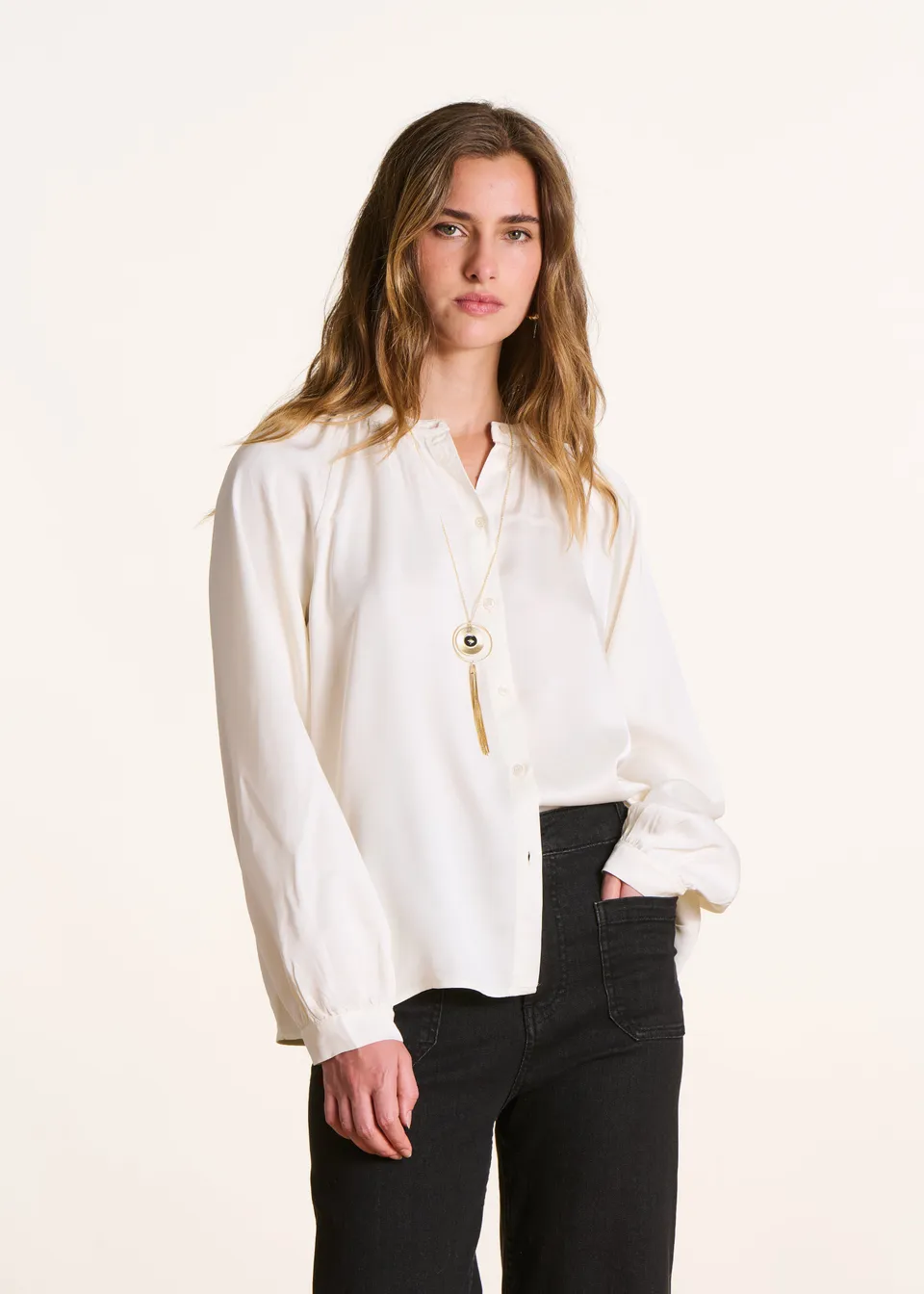 la-f-e-marabout-e-chemises-blouses-satinbluse-ecru-rundhals image 1