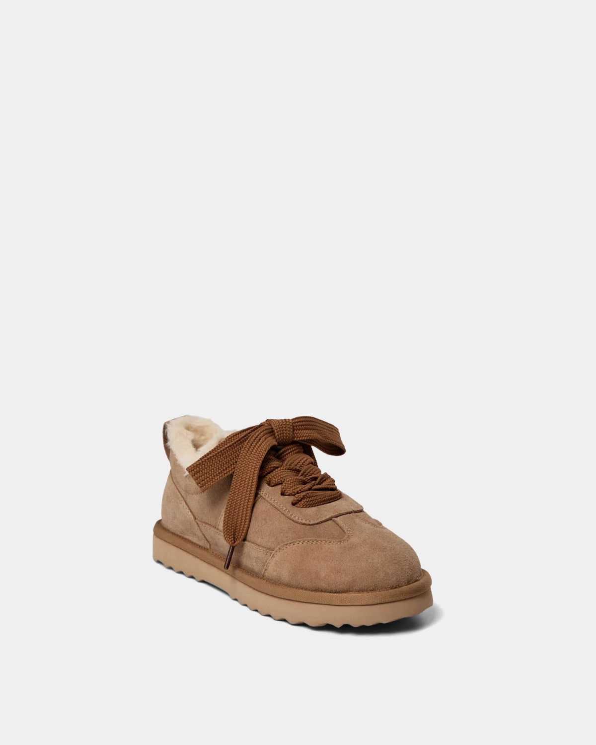 sofie-schnoor-young-dictiesy-teddy-boot-tan-sneaker-look image 2