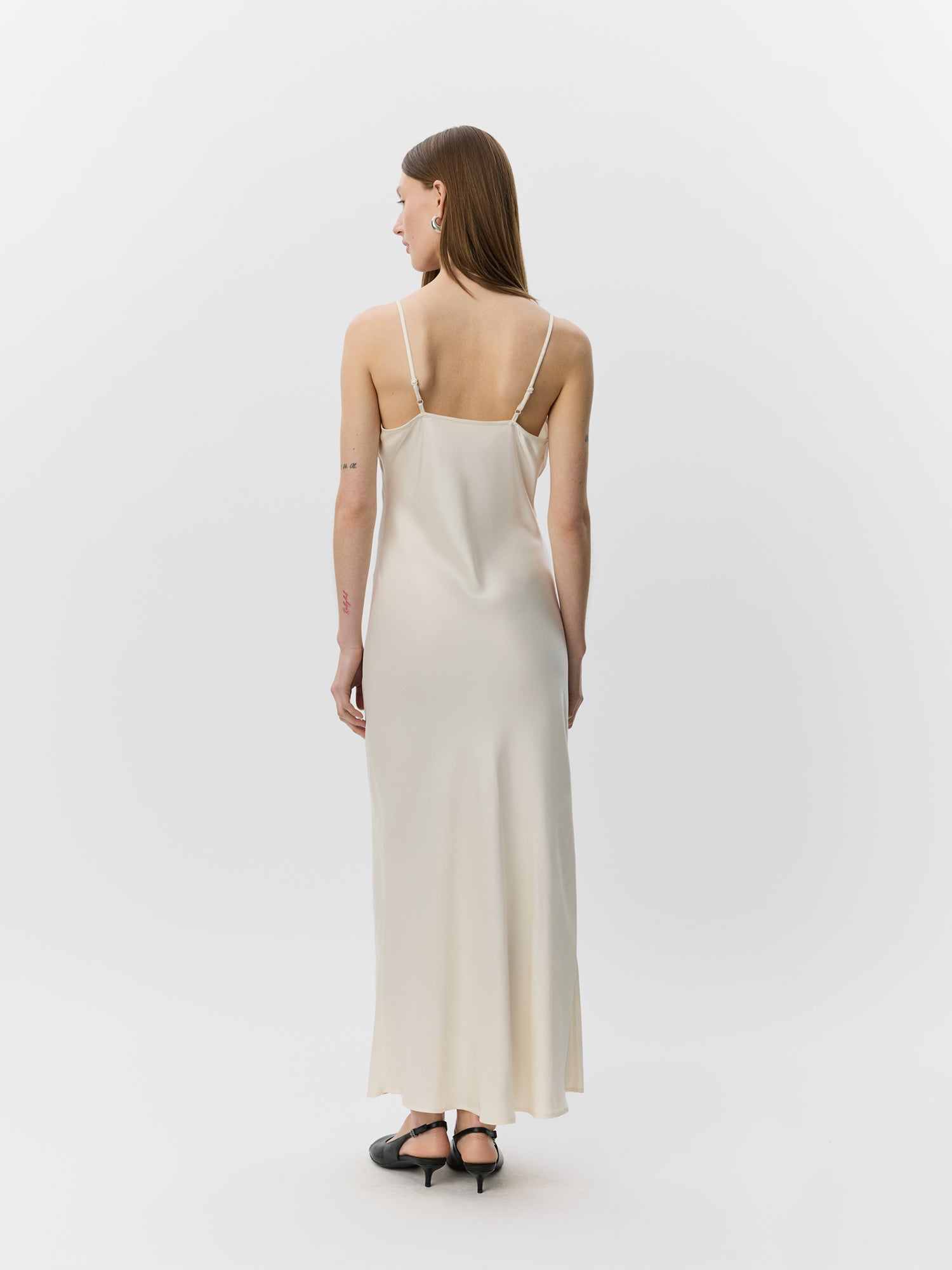 sofie-schnoor-women-bettsw-satin-kleid-creme-maxi image 4
