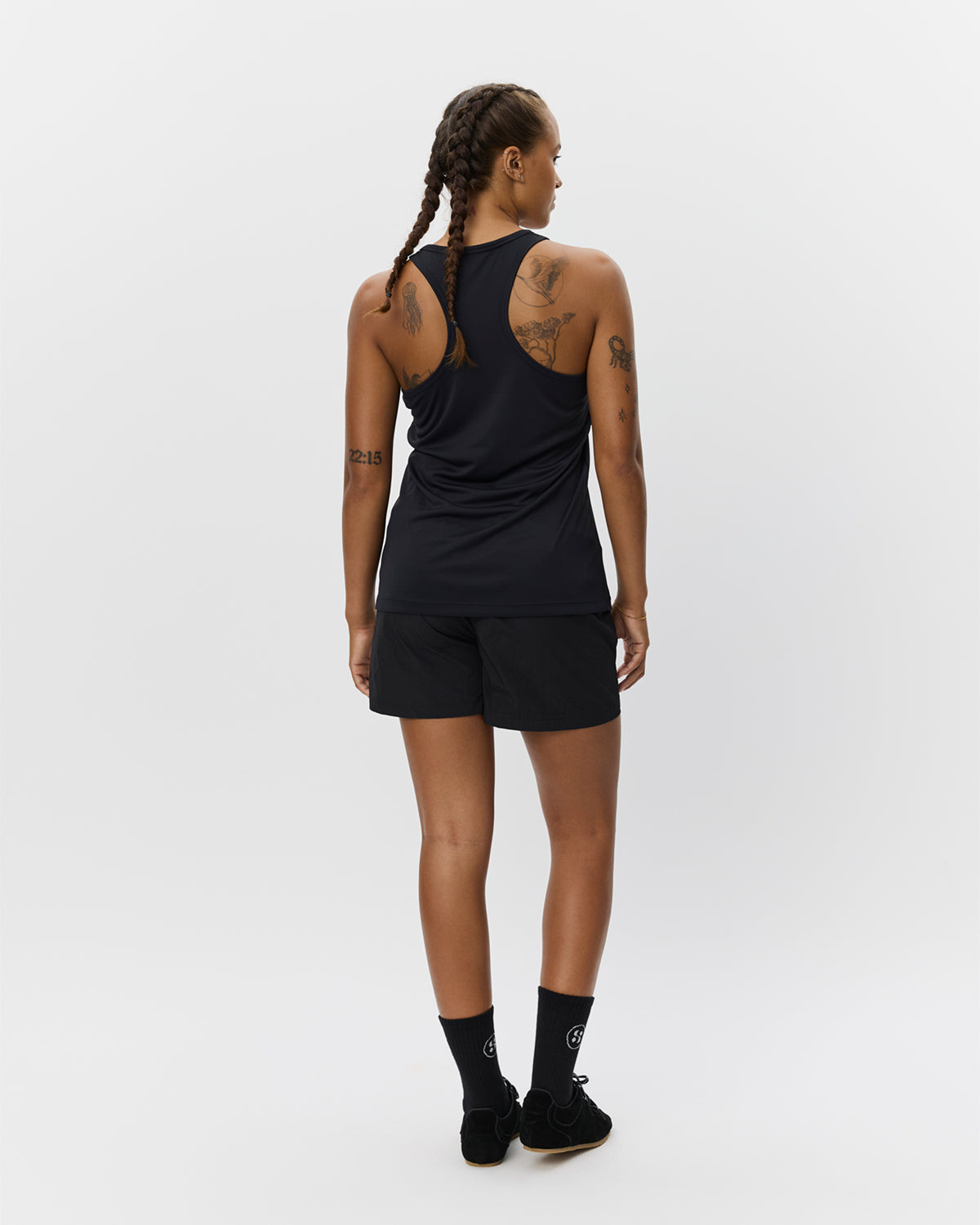 sofie-schnoor-sport-ionaspo-top-schwarz-lockere-passform image 4