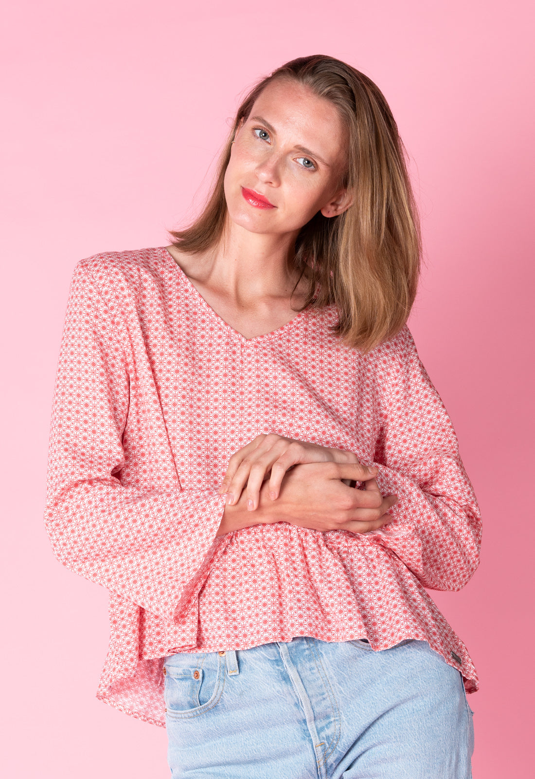 moshiki-dress-i-101-s25top-r3-tunika-v-ausschnitt-scattered-flowers image 3