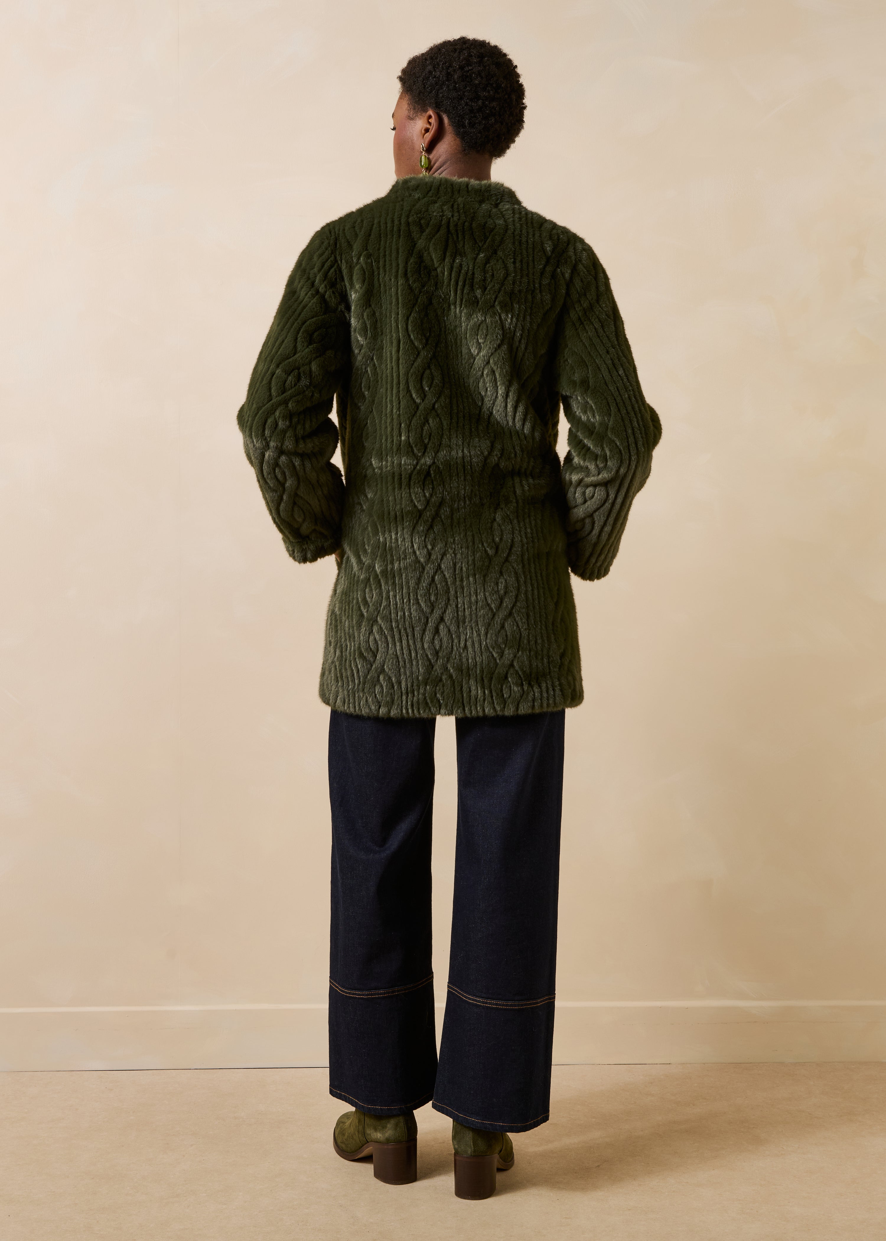 la-f-e-marabout-e-gevori-mantel-khaki-wendekunstfell image 3