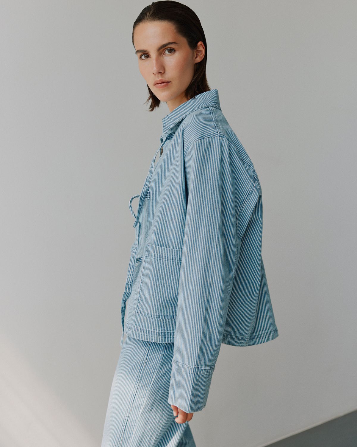 sofie-schnoor-marlosw-jacket-jeansjacke-hellblau-kirsch-print image 8