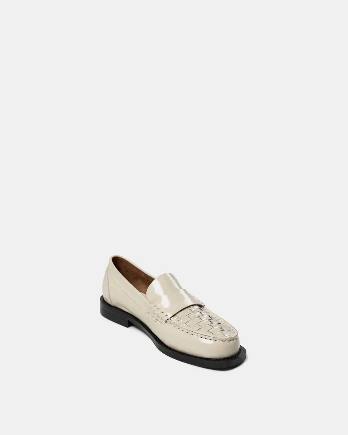 sofie-schnoor-women-lisasw-loafer-off-white-lackleder image 2
