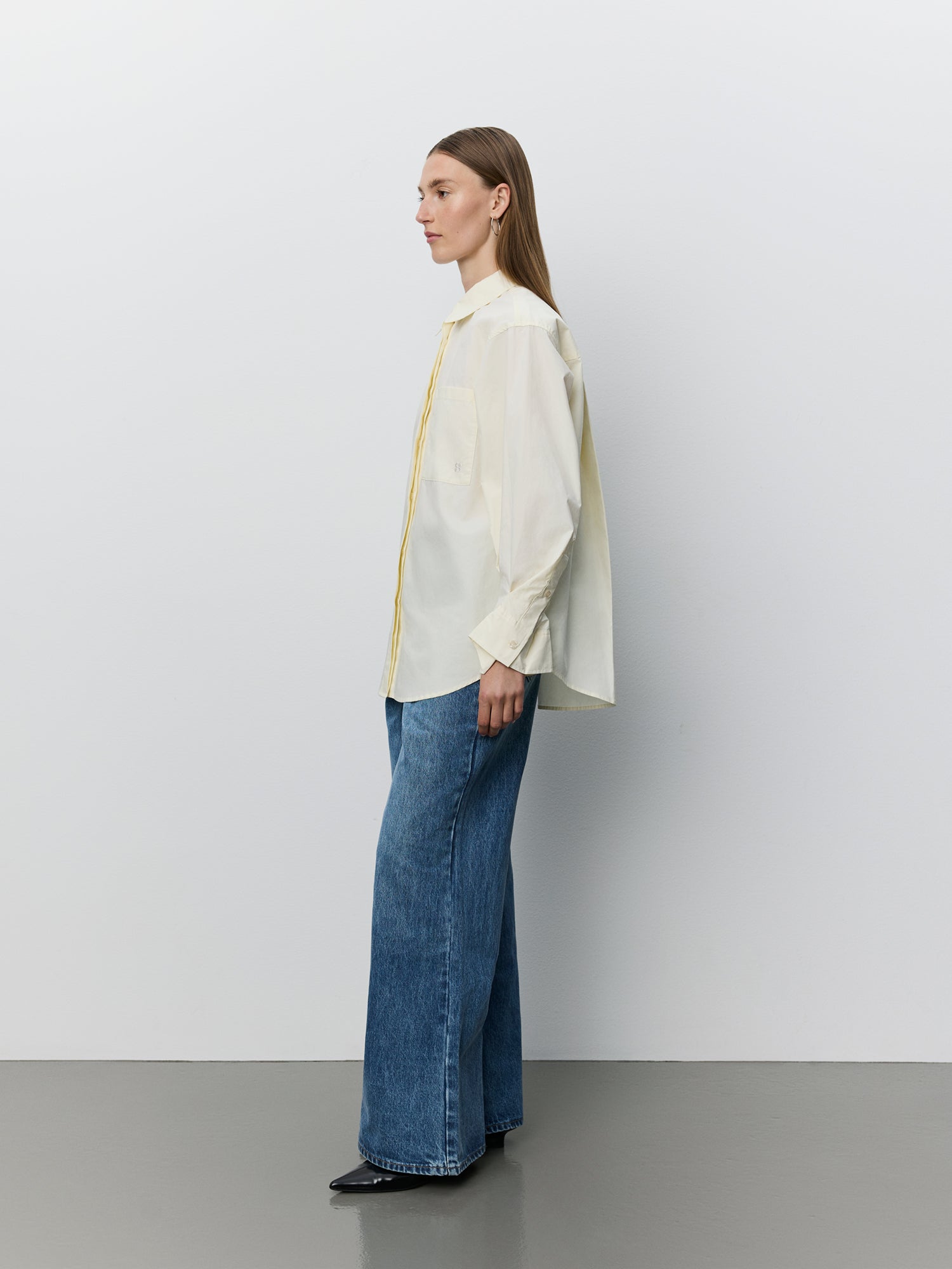 sofie-schnoor-abbysw-shirt-hellgelb-baumwolle-brusttasche image 3