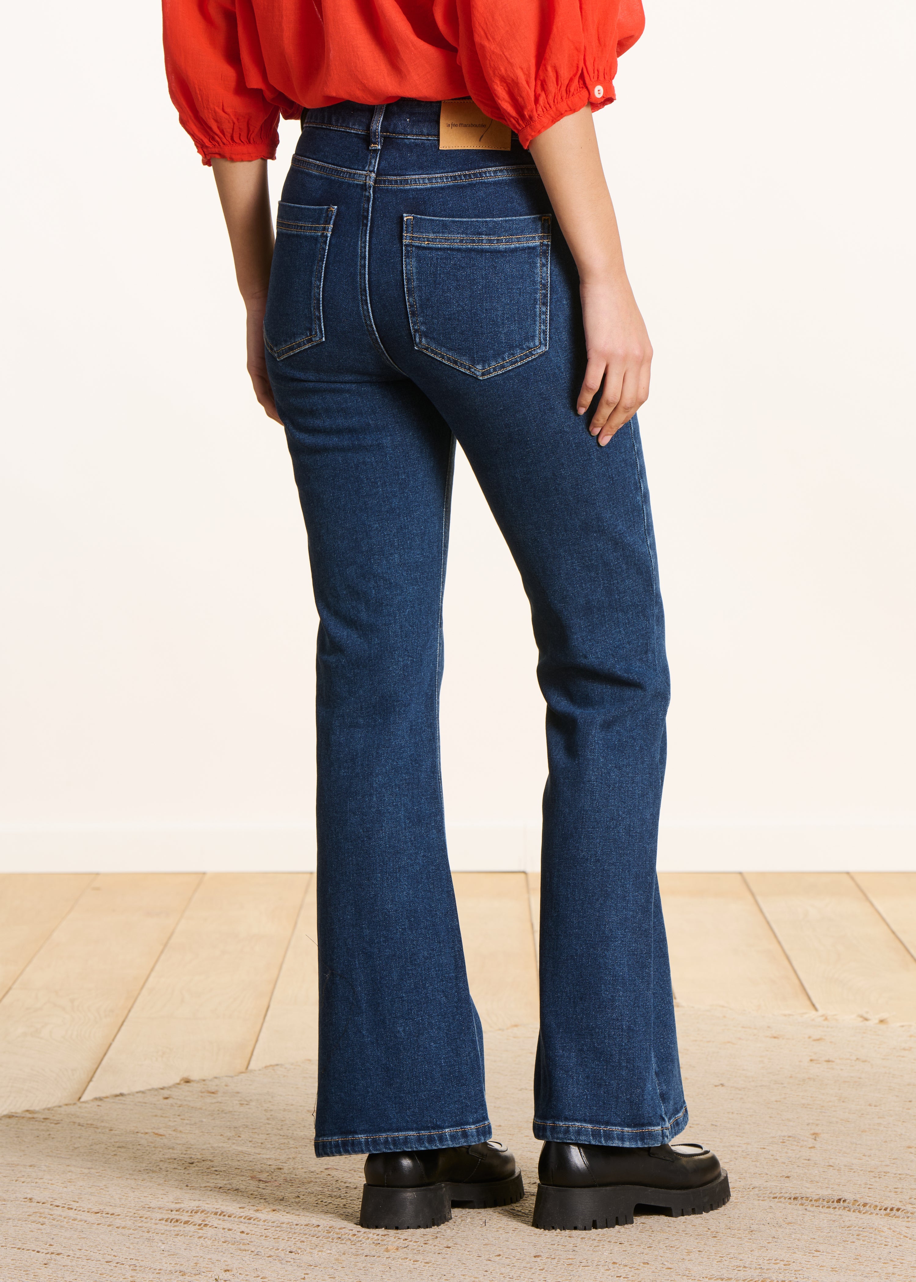 la-f-e-marabout-e-flare-high-waist-jeans-blau-bio-baumwolle image 3
