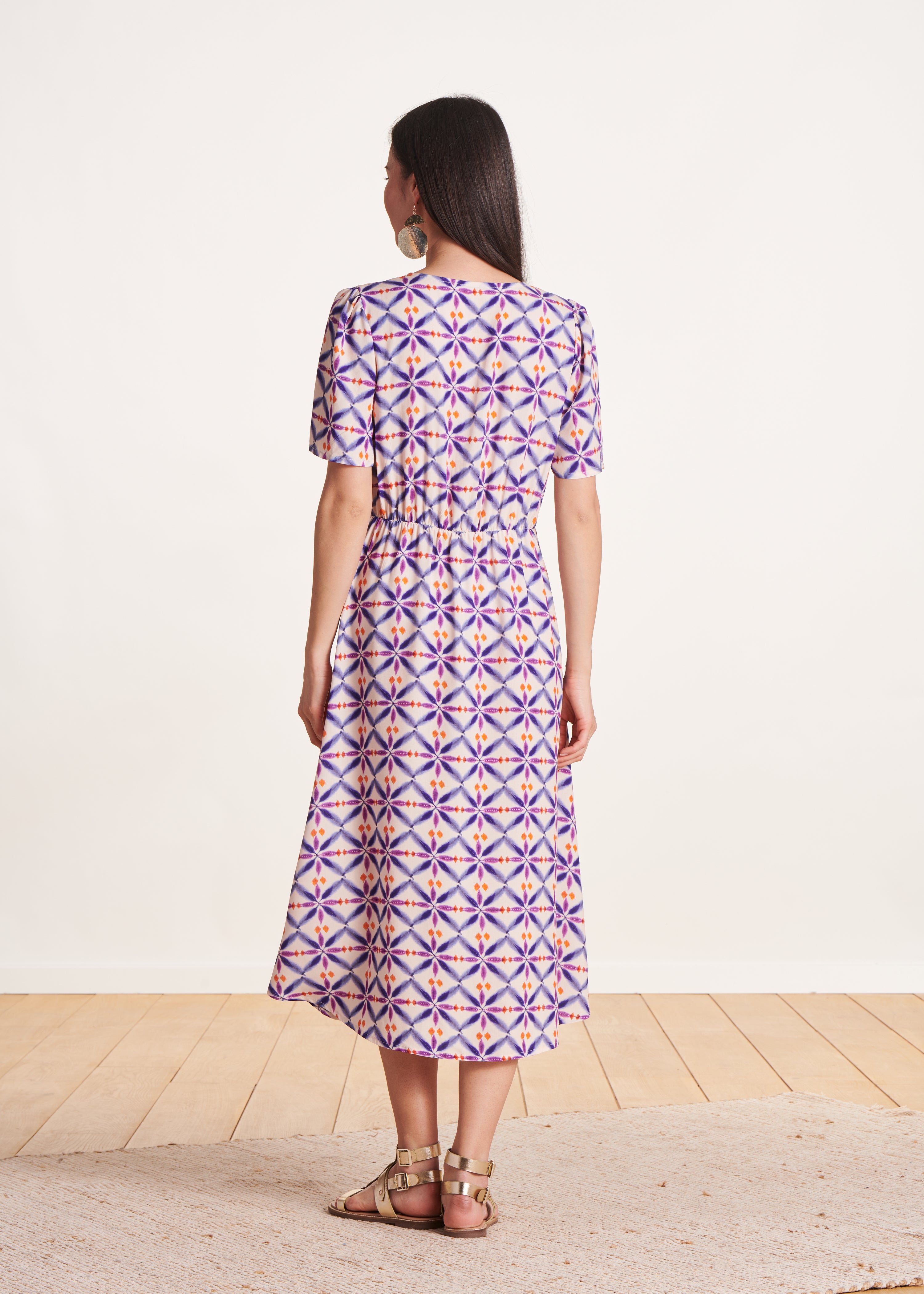 la-f-e-marabout-e-volley-midikleid-lila-print-kurzarm image 2