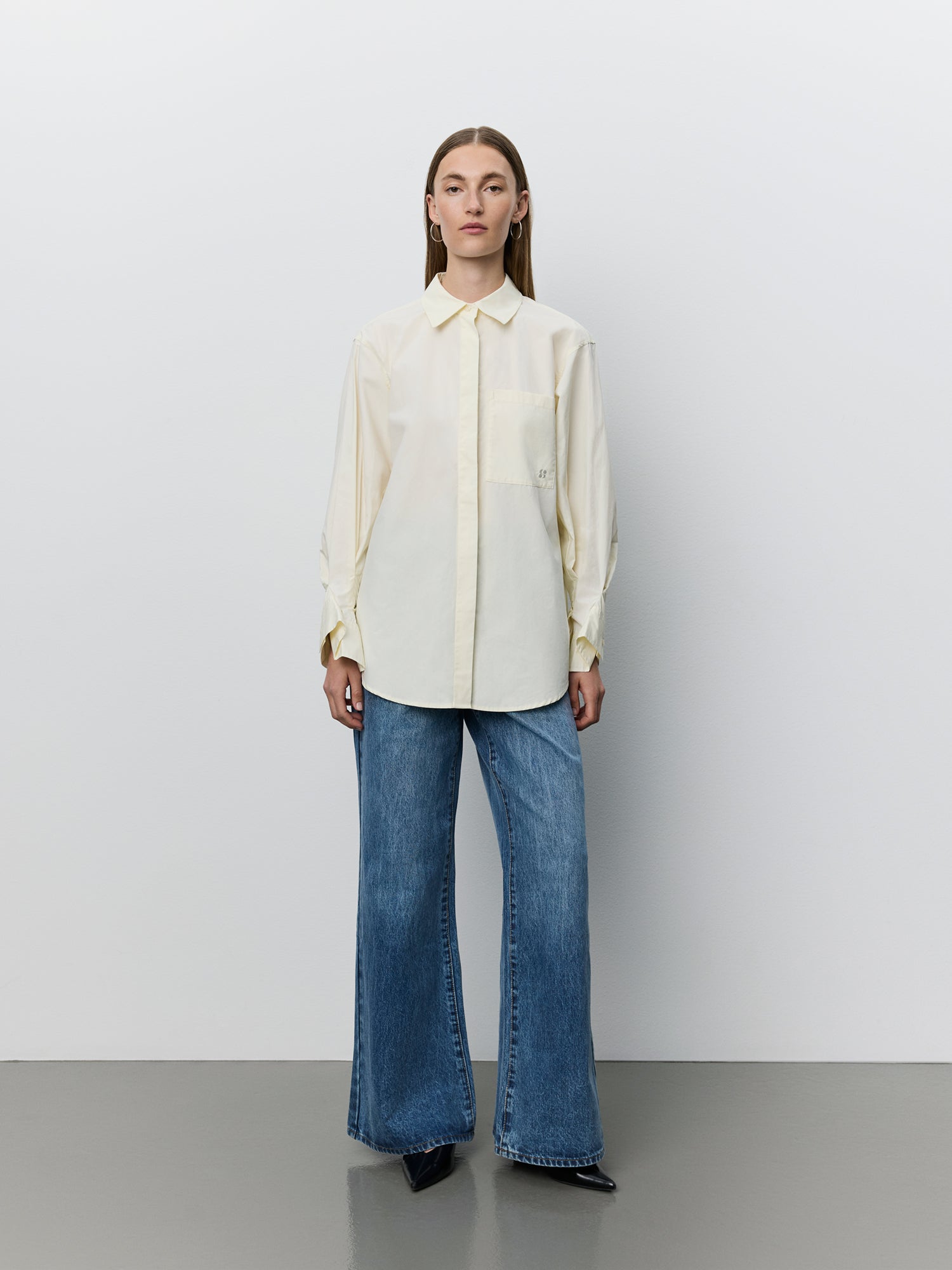 sofie-schnoor-abbysw-shirt-hellgelb-baumwolle-brusttasche image 2