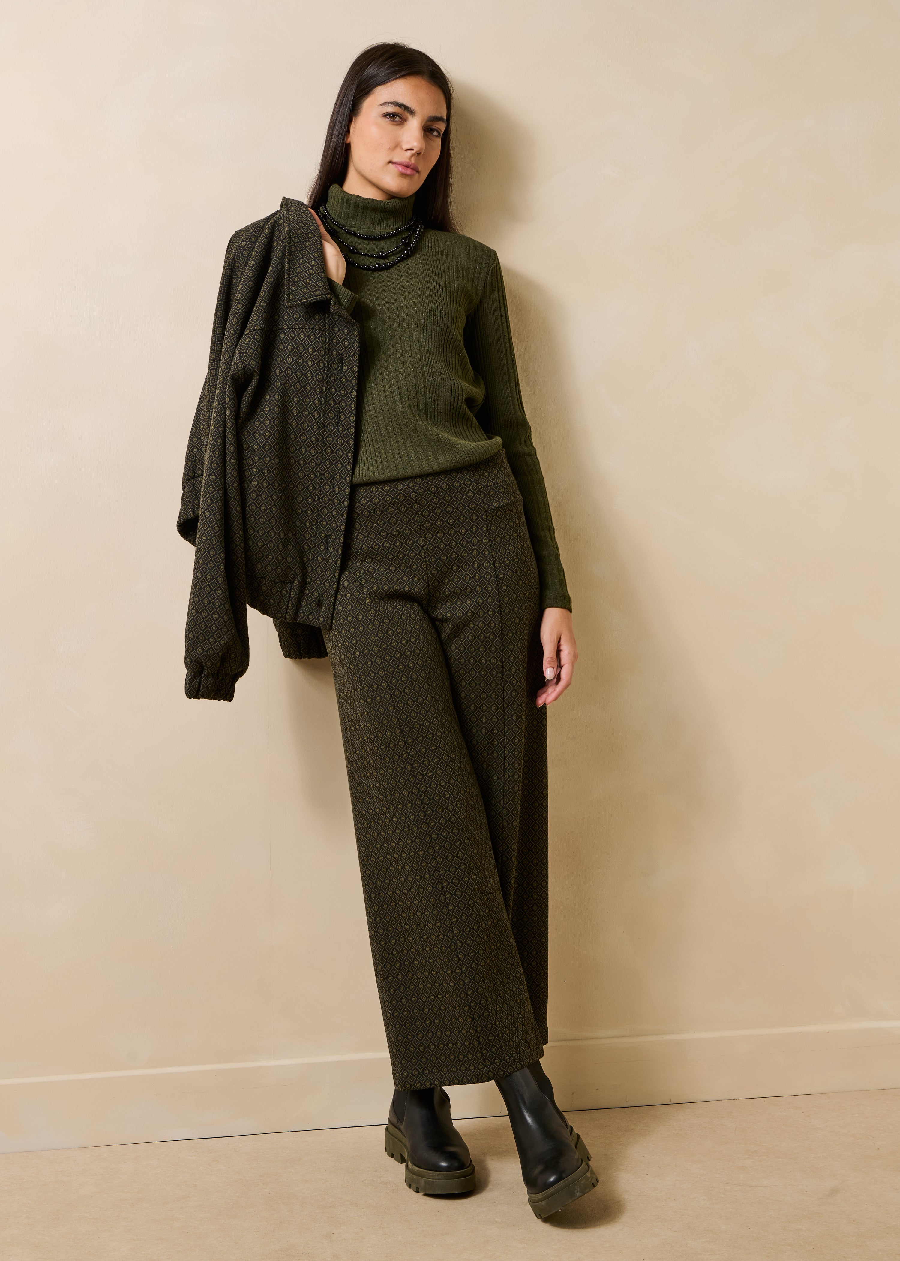 la-f-e-marabout-e-emiora-hose-kaki-cropped-weit image 1