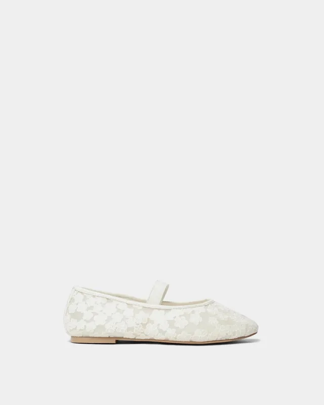 sofie-schnoor-young-agina-ballerina-off-white-spitze image 1