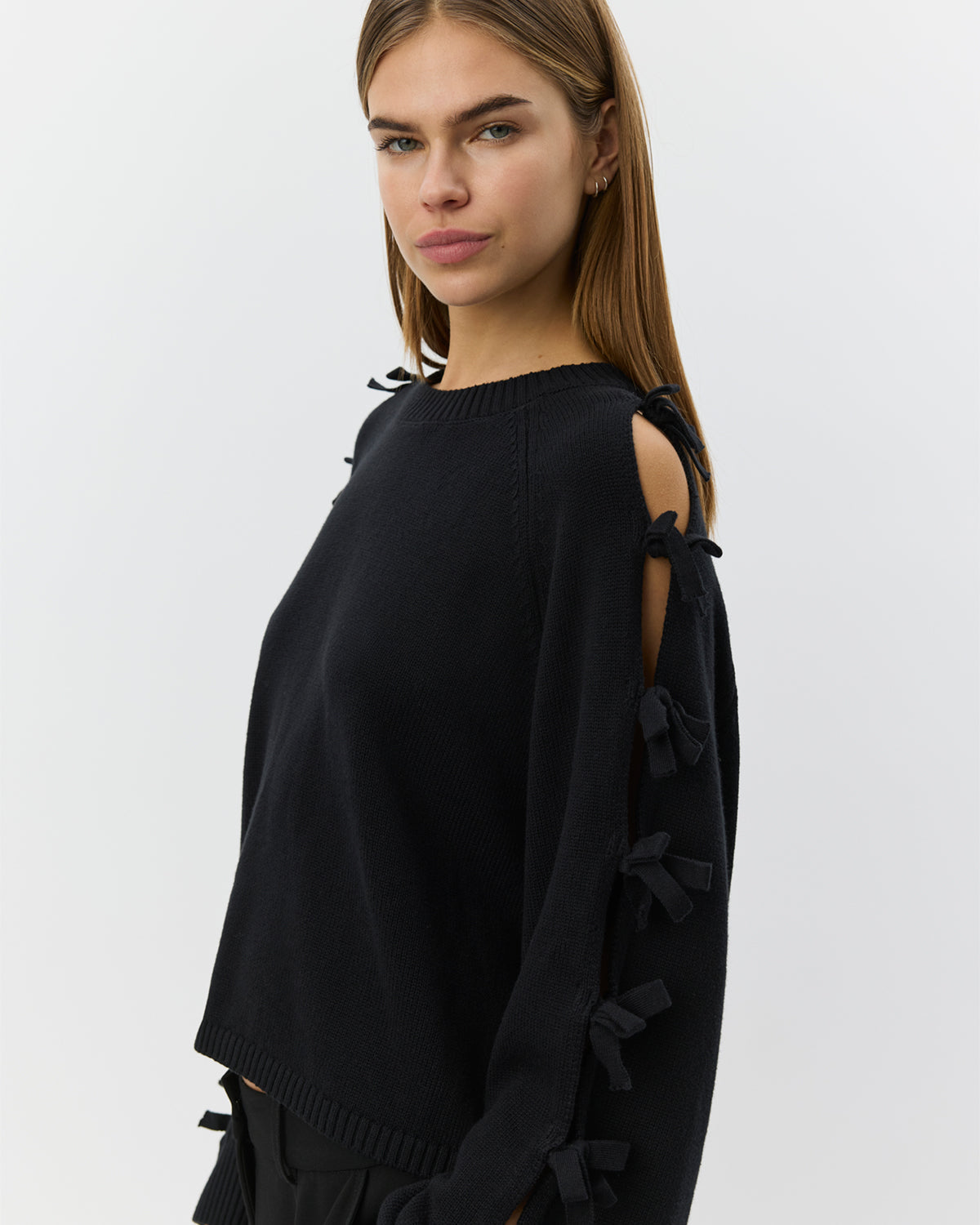sofie-schnoor-permelisw-bow-knit-sweater-schwarz-cashmere image 5
