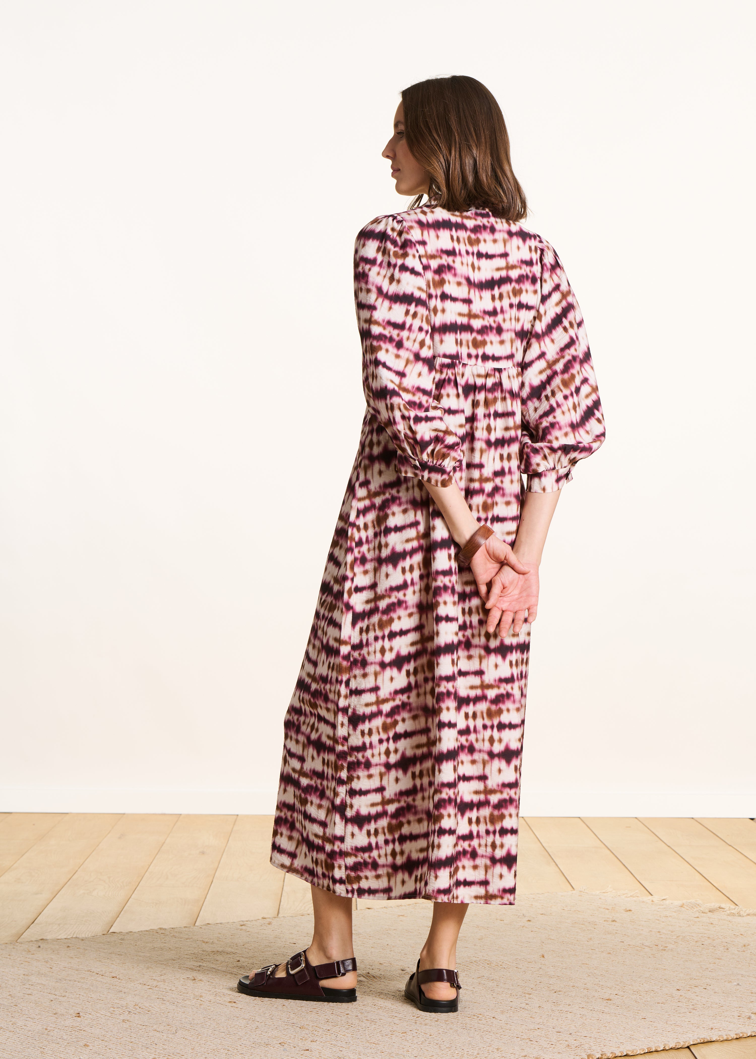 la-f-e-marabout-e-demba-maxikleid-tie-dye-bordeaux image 2