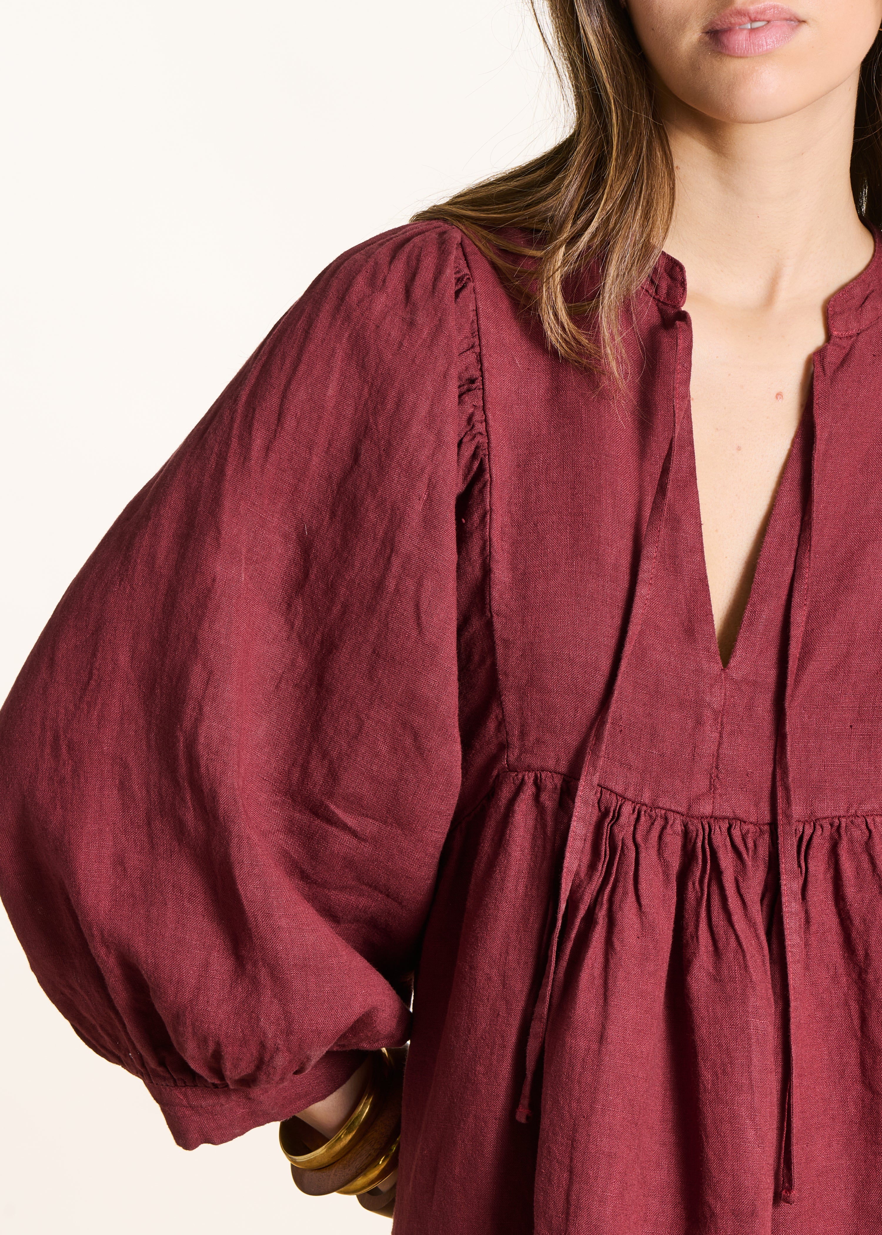 la-f-e-marabout-e-dembo-maxikleid-bordeaux-leinen-langarm image 4