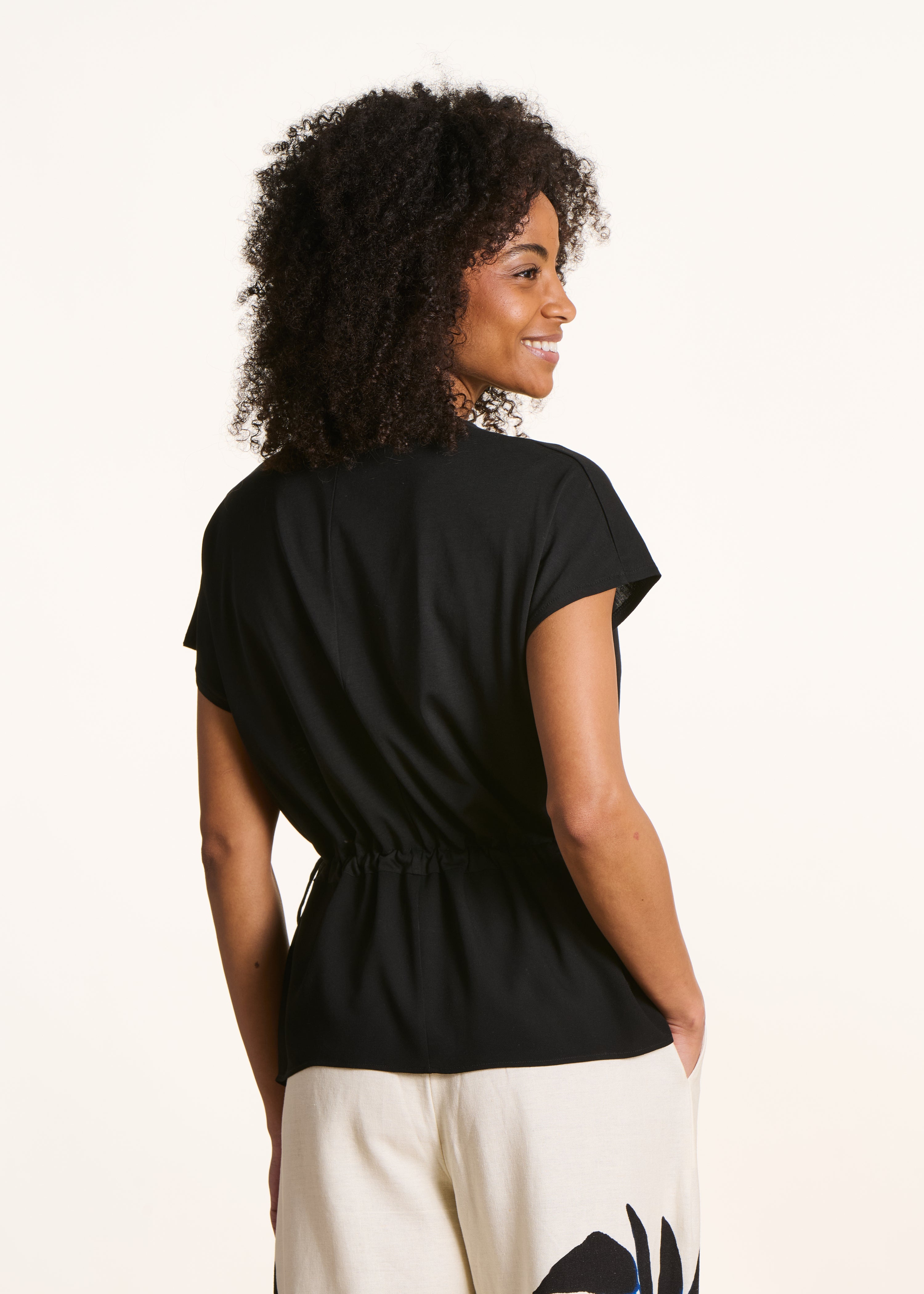 la-f-e-marabout-e-finesse-t-shirt-schwarz-weit-kordelzug image 3