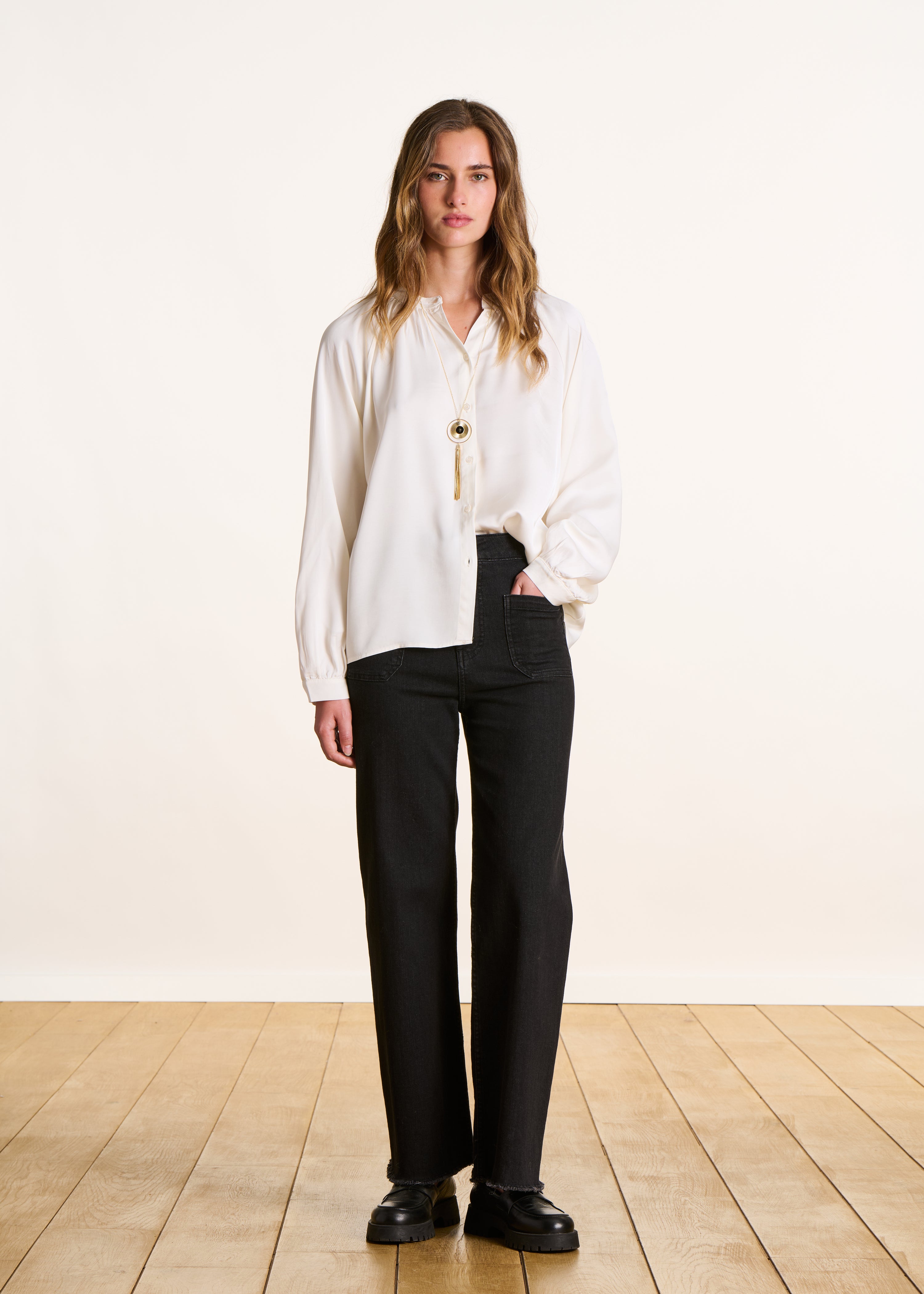 la-f-e-marabout-e-chemises-blouses-satinbluse-ecru-rundhals image 2