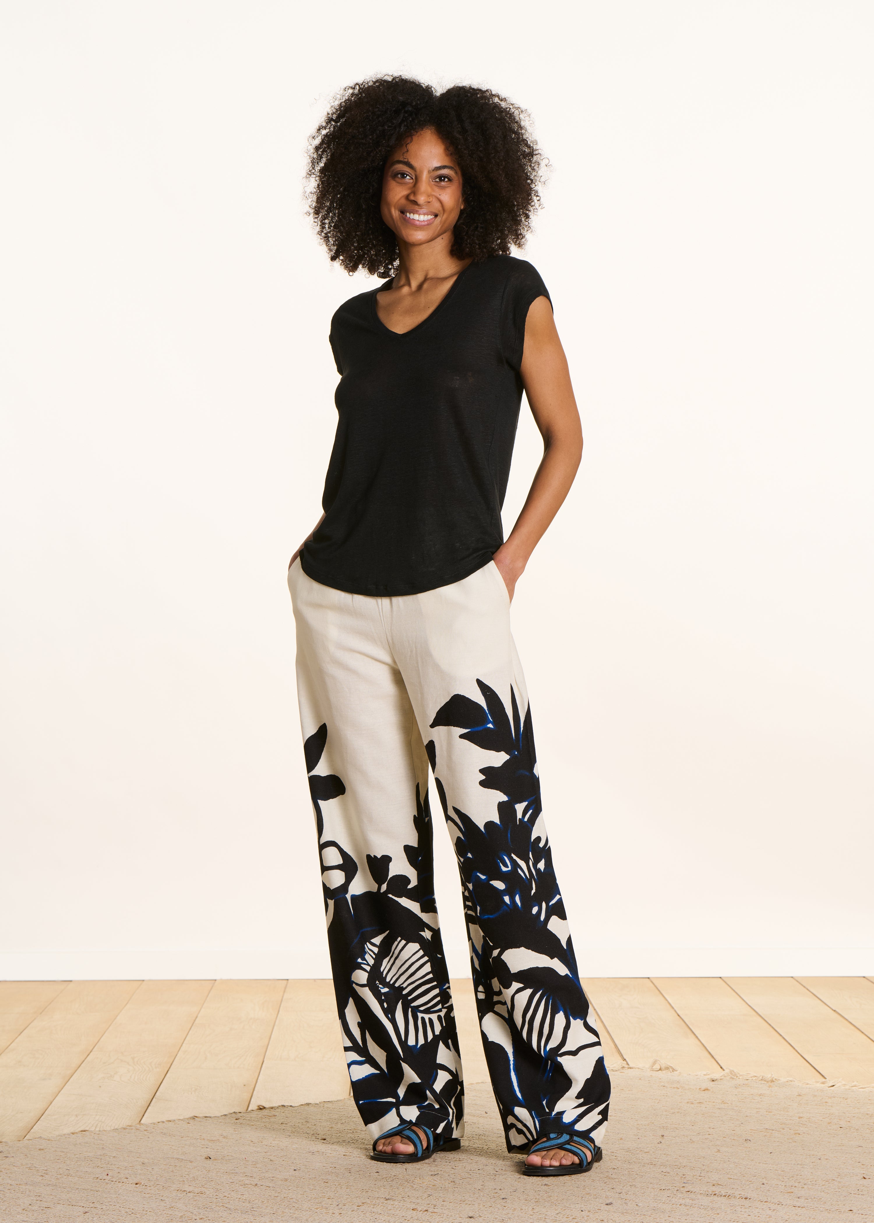 la-f-e-marabout-e-tops-davia-t-shirt-schwarz-leinen image 2