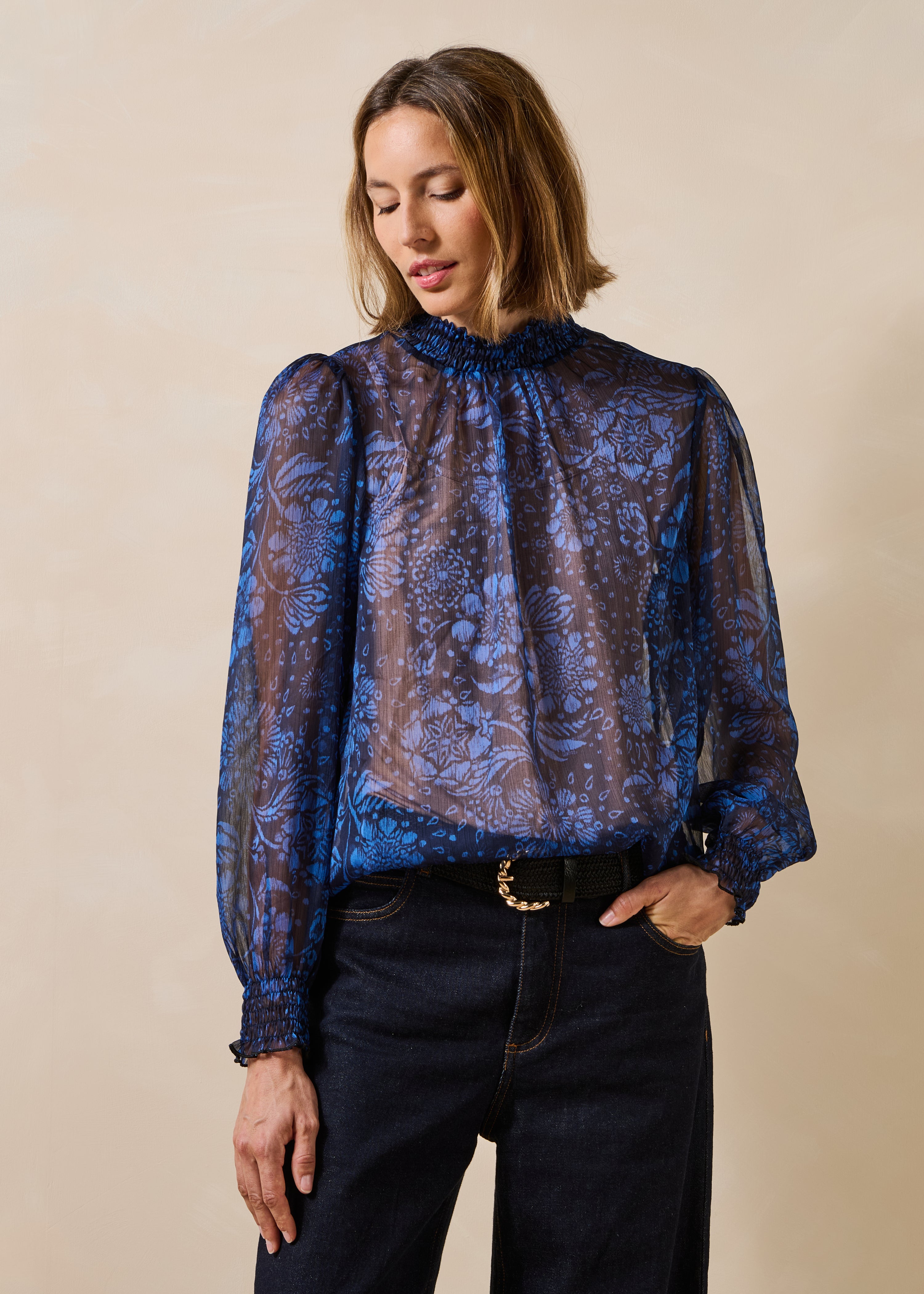 la-f-e-marabout-e-gluter-top-blau-floral-voile image 1