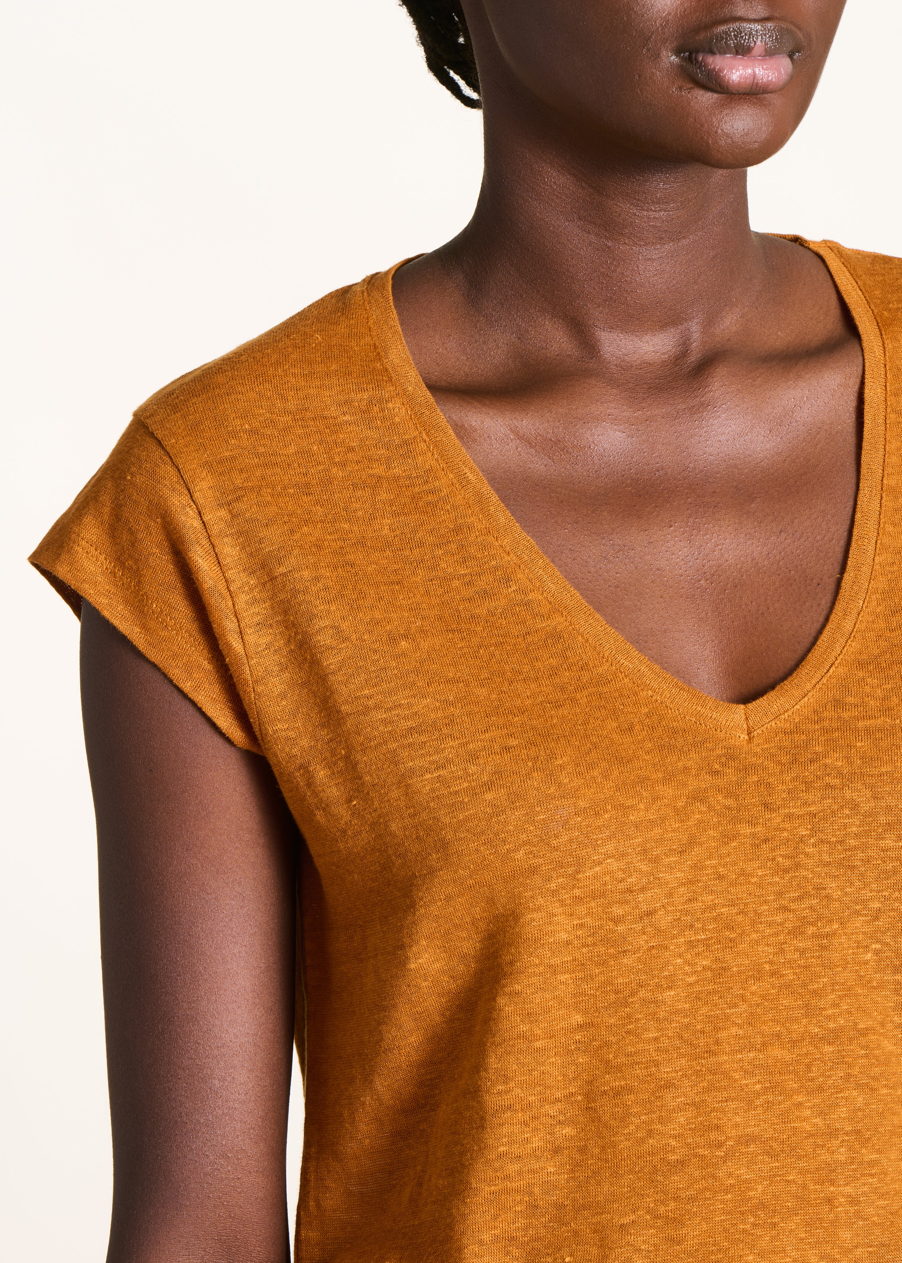 la-f-e-marabout-e-davia-t-shirt-leinen-ocker image 5