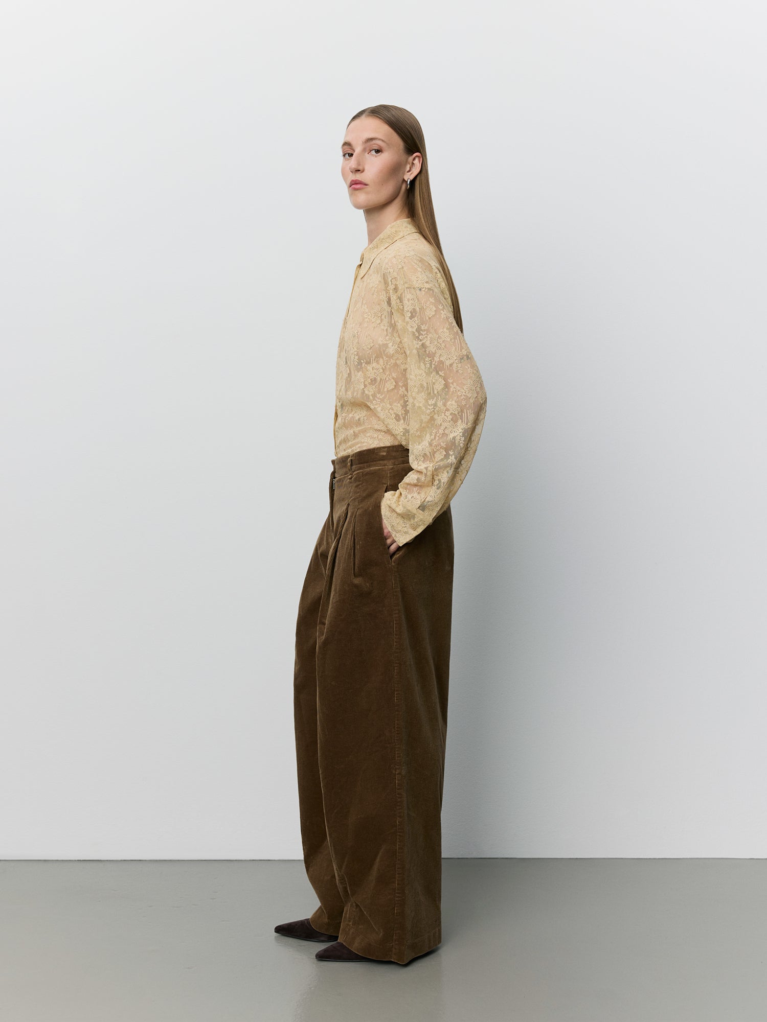 sofie-schnoor-corliesw-cordhose-damen-braun-wide-leg image 3