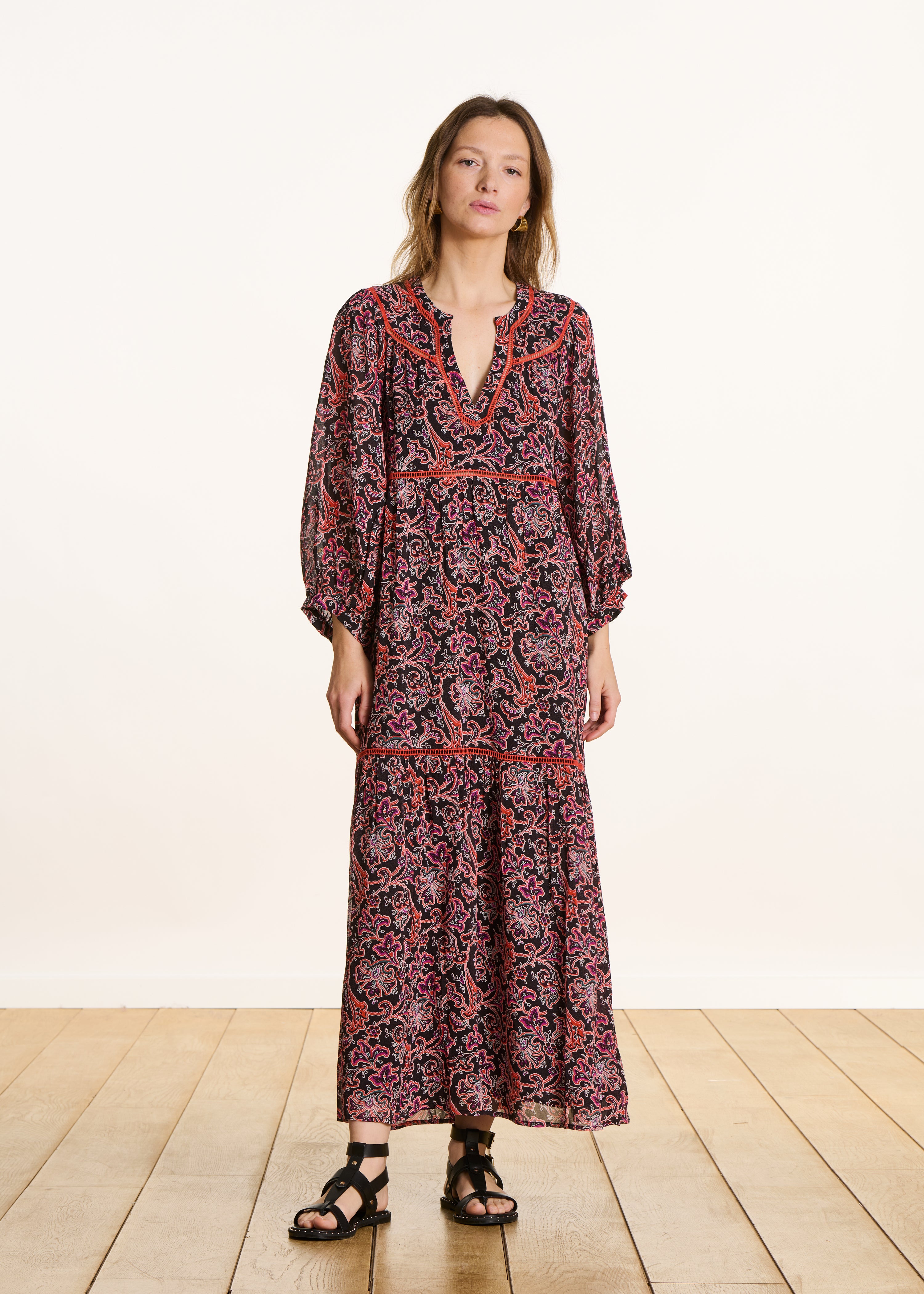la-f-e-marabout-e-maxikleid-schwarz-floral-3-4-arm-volant image 1