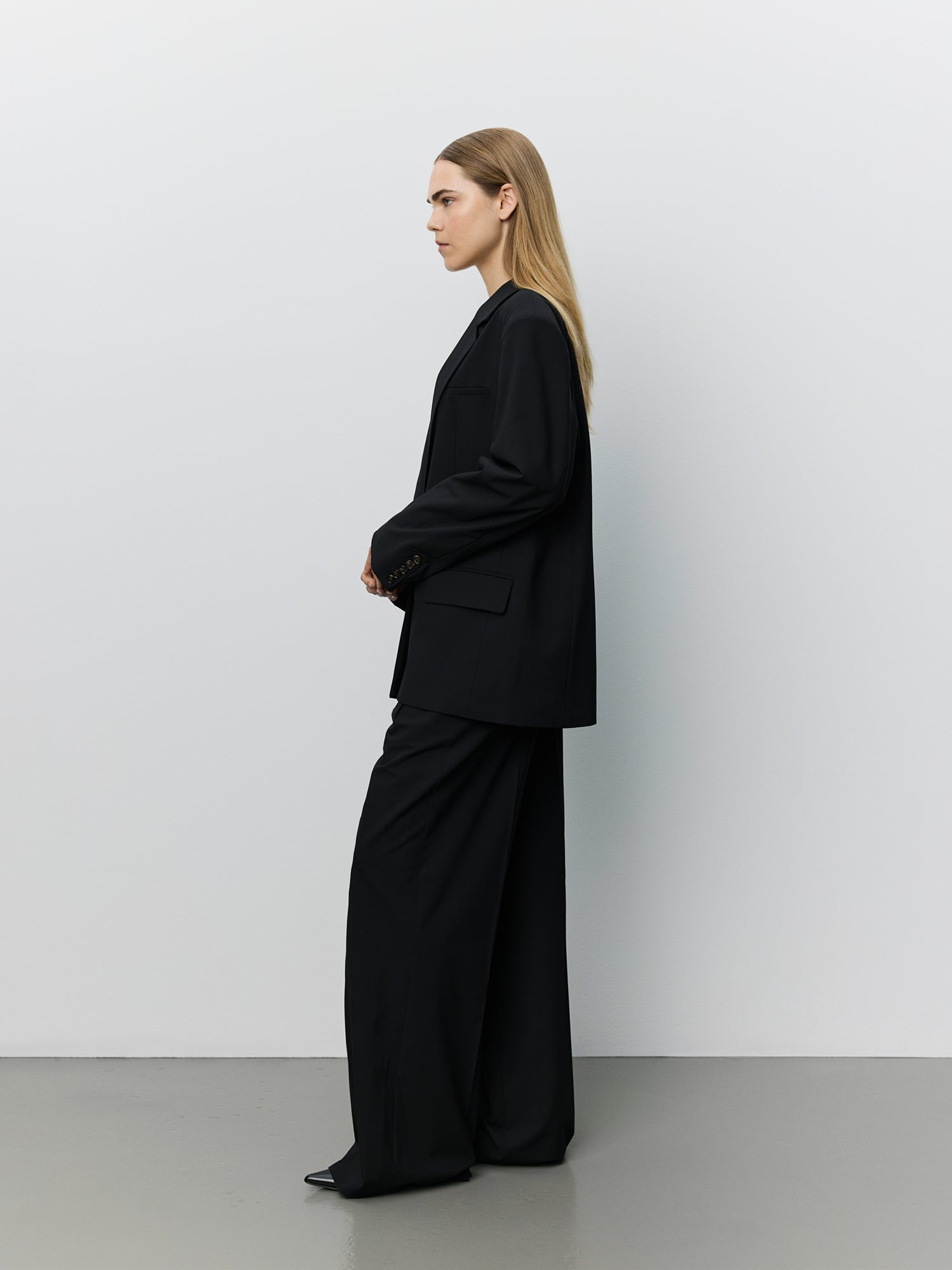 sofie-schnoor-women-elnasw-blazer-schwarz-oversized image 3