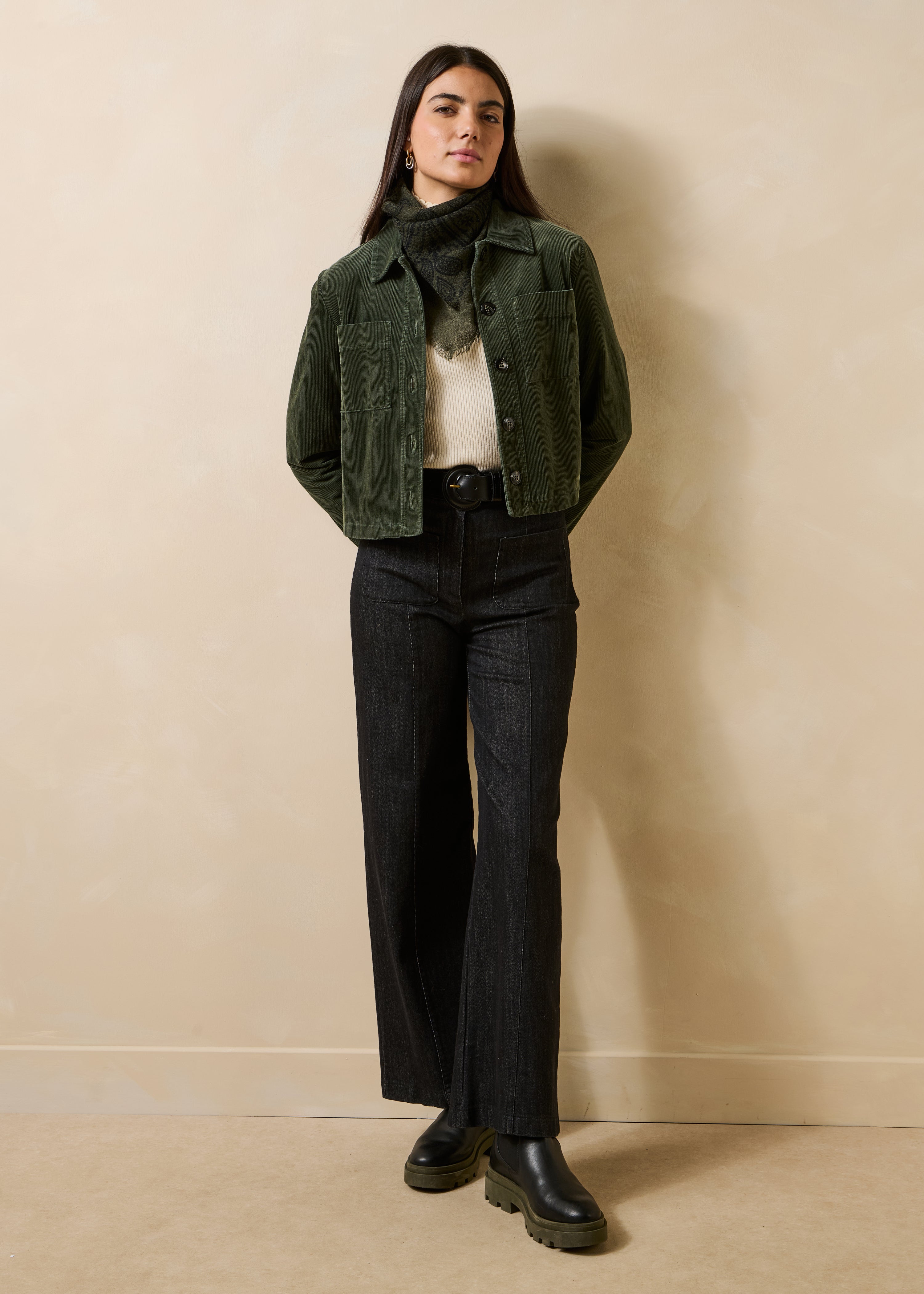 la-f-e-marabout-e-daphne-cordjacke-kaki-kurz-gef-ttert image 1