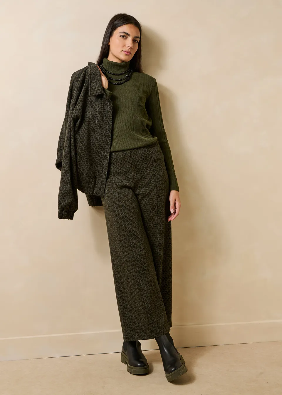 la-f-e-marabout-e-emiora-hose-kaki-cropped-weit image 1