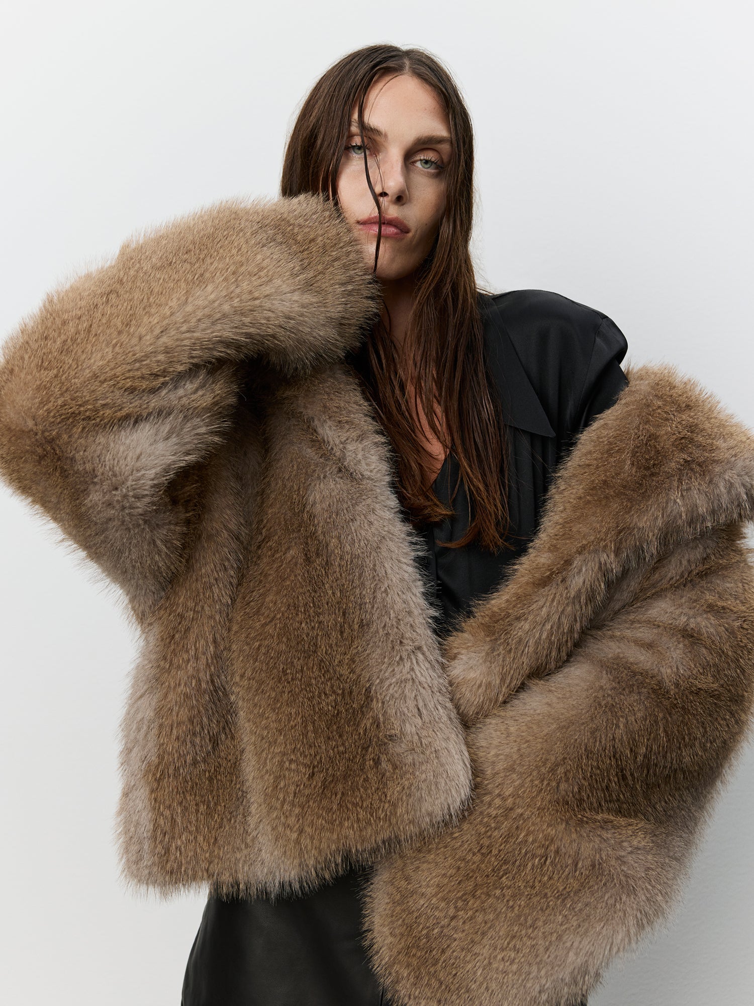 sofie-schnoor-women-icon-003-larriesw-kunstfelljacke-oversized image 5