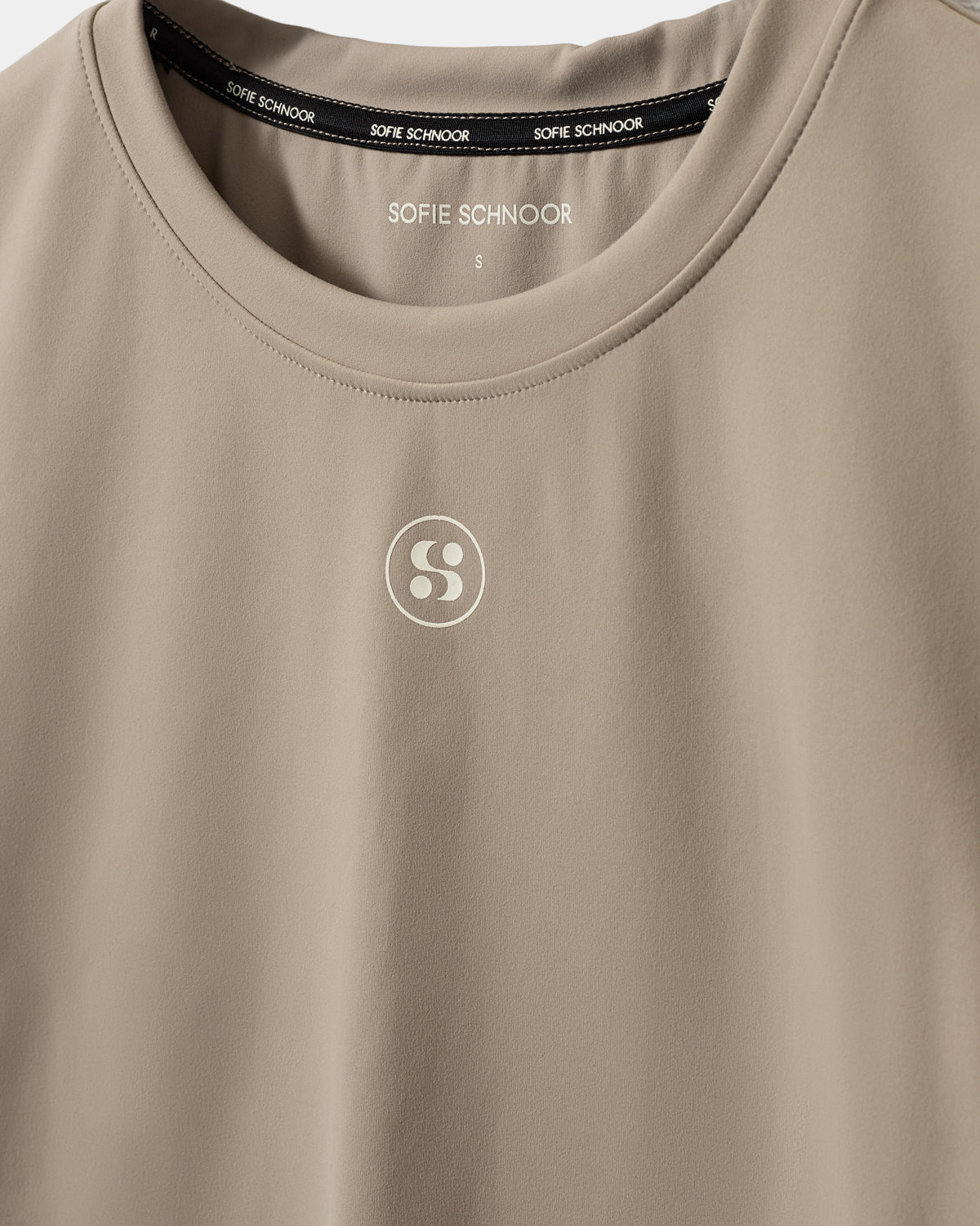 sofie-schnoor-sport-elviraspo-t-shirt-dusty-sand-nylon image 7