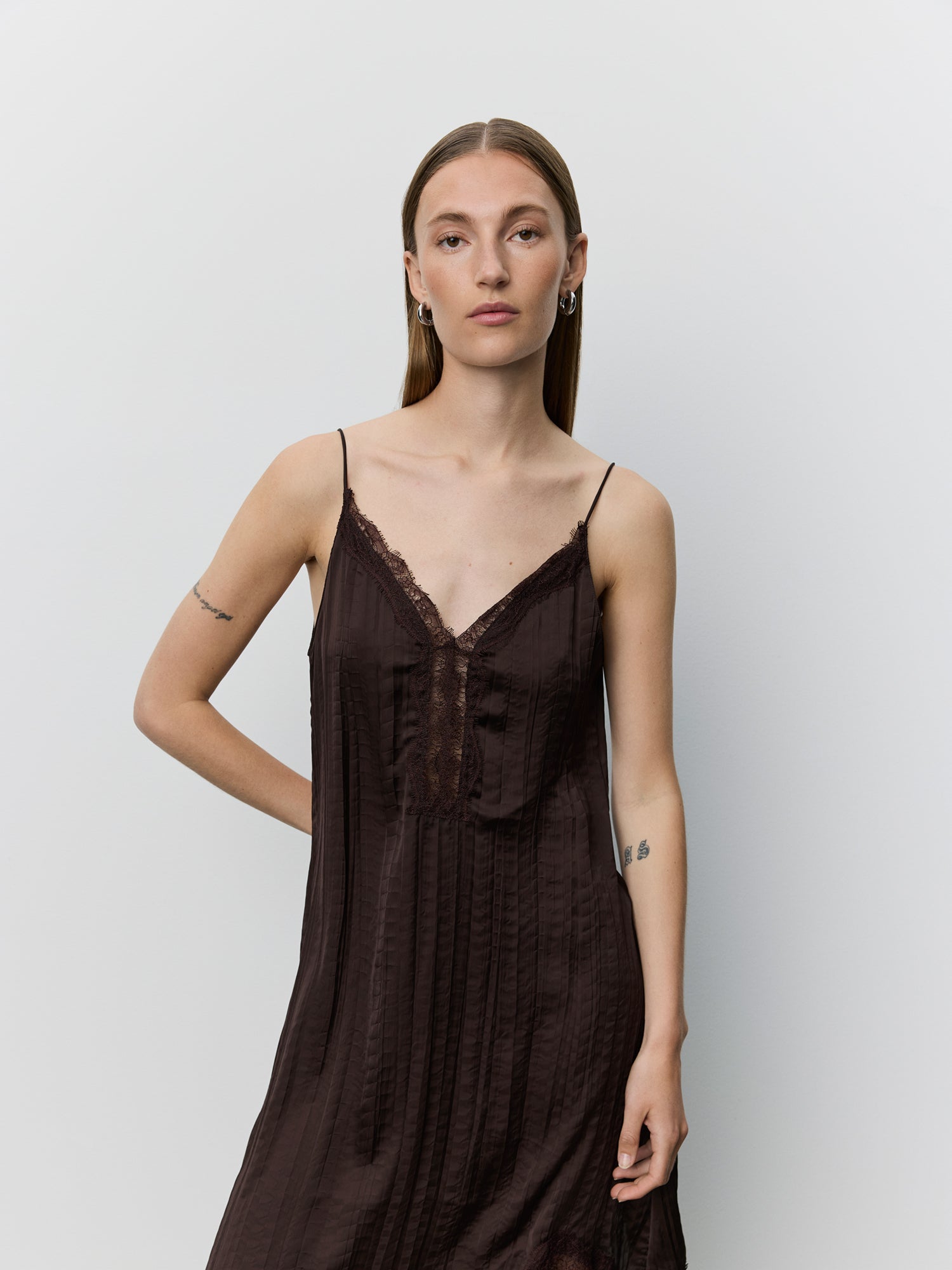 sofie-schnoor-women-winonasw-slip-dress-kleid-dunkelbraun-satin image 5