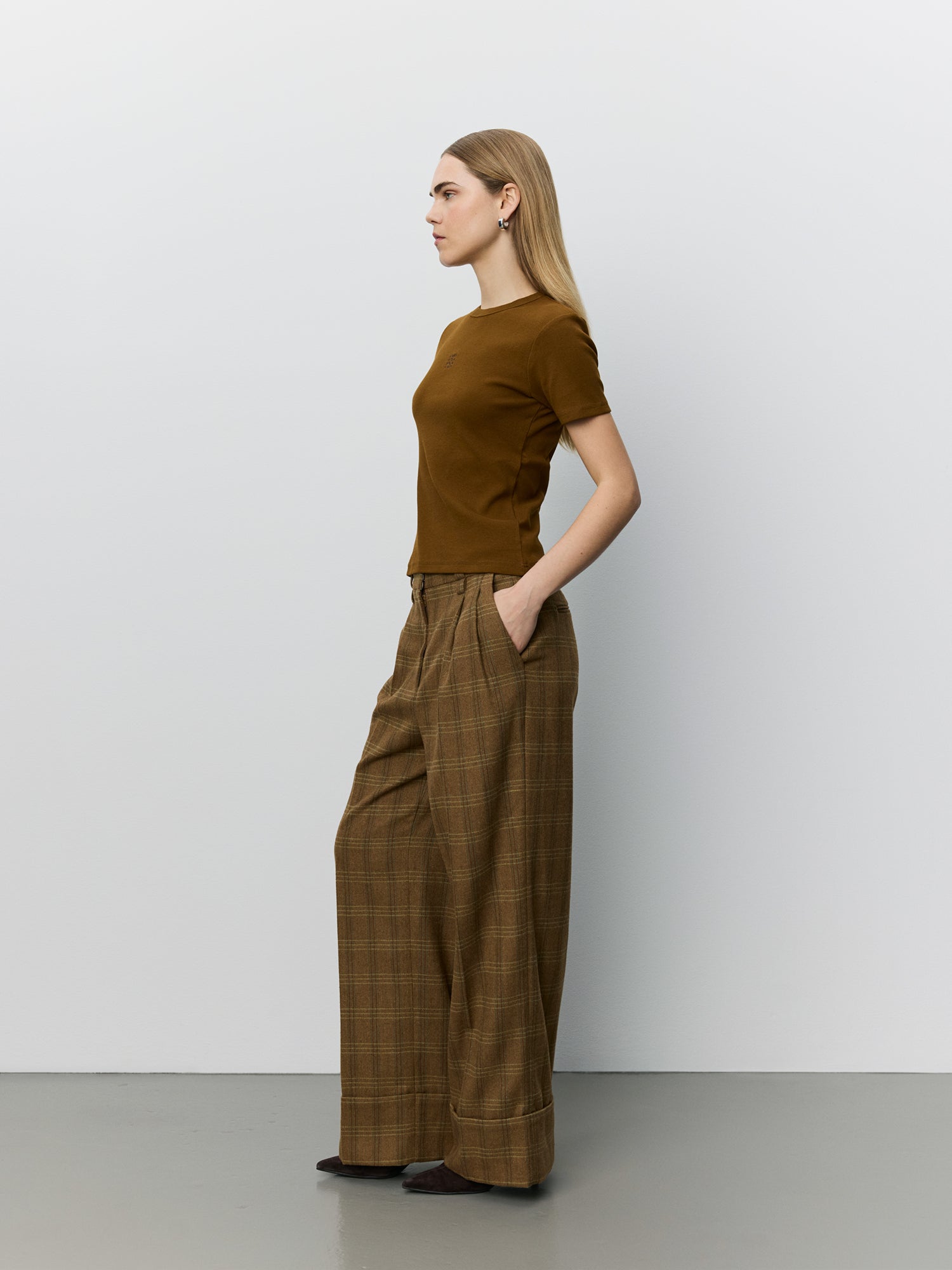 sofie-schnoor-women-blakesw-rib-baby-tee-t-shirt-maple-brown image 3