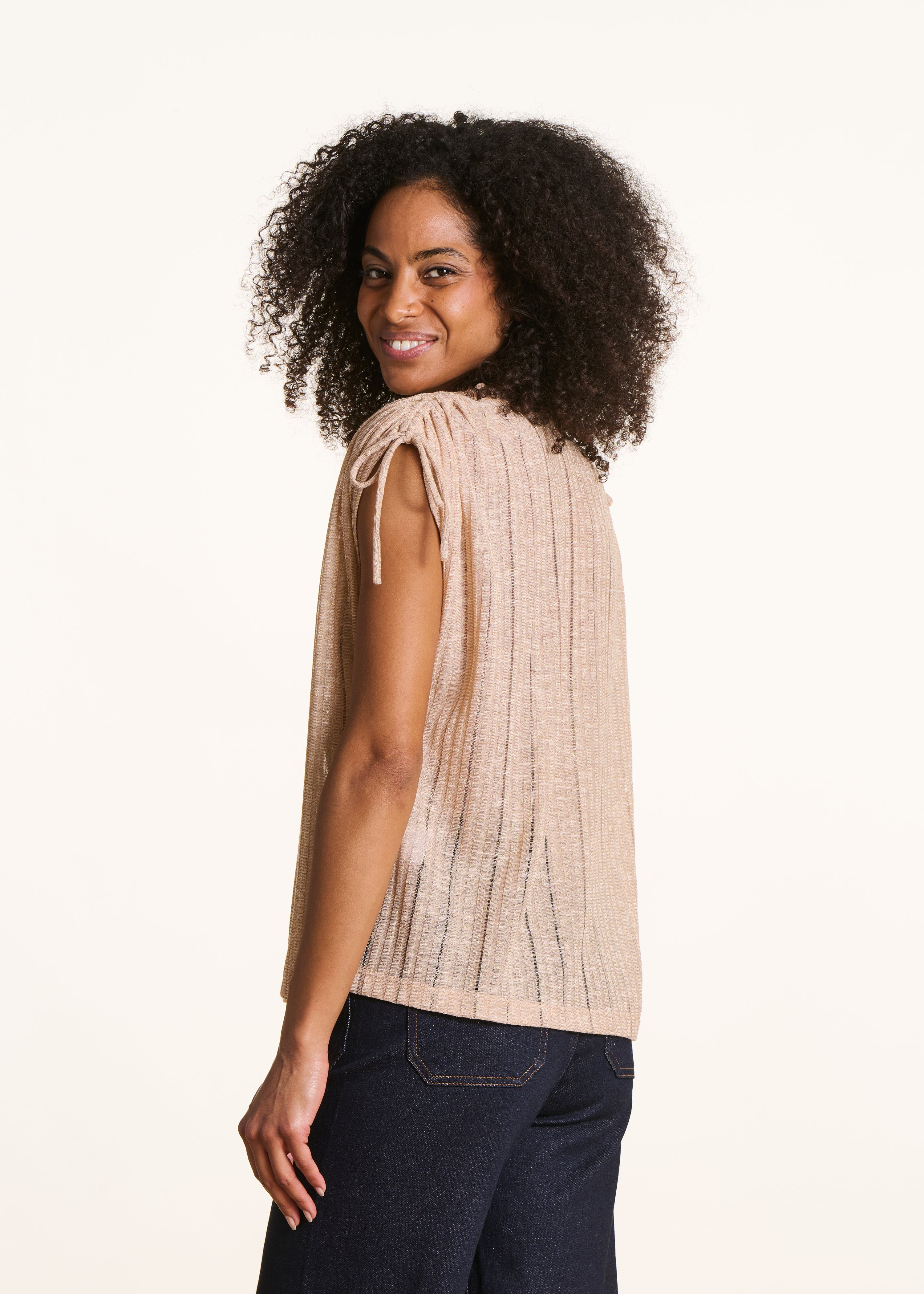 la-f-e-marabout-e-t-shirt-beige-iris-v-ausschnitt-weit image 3