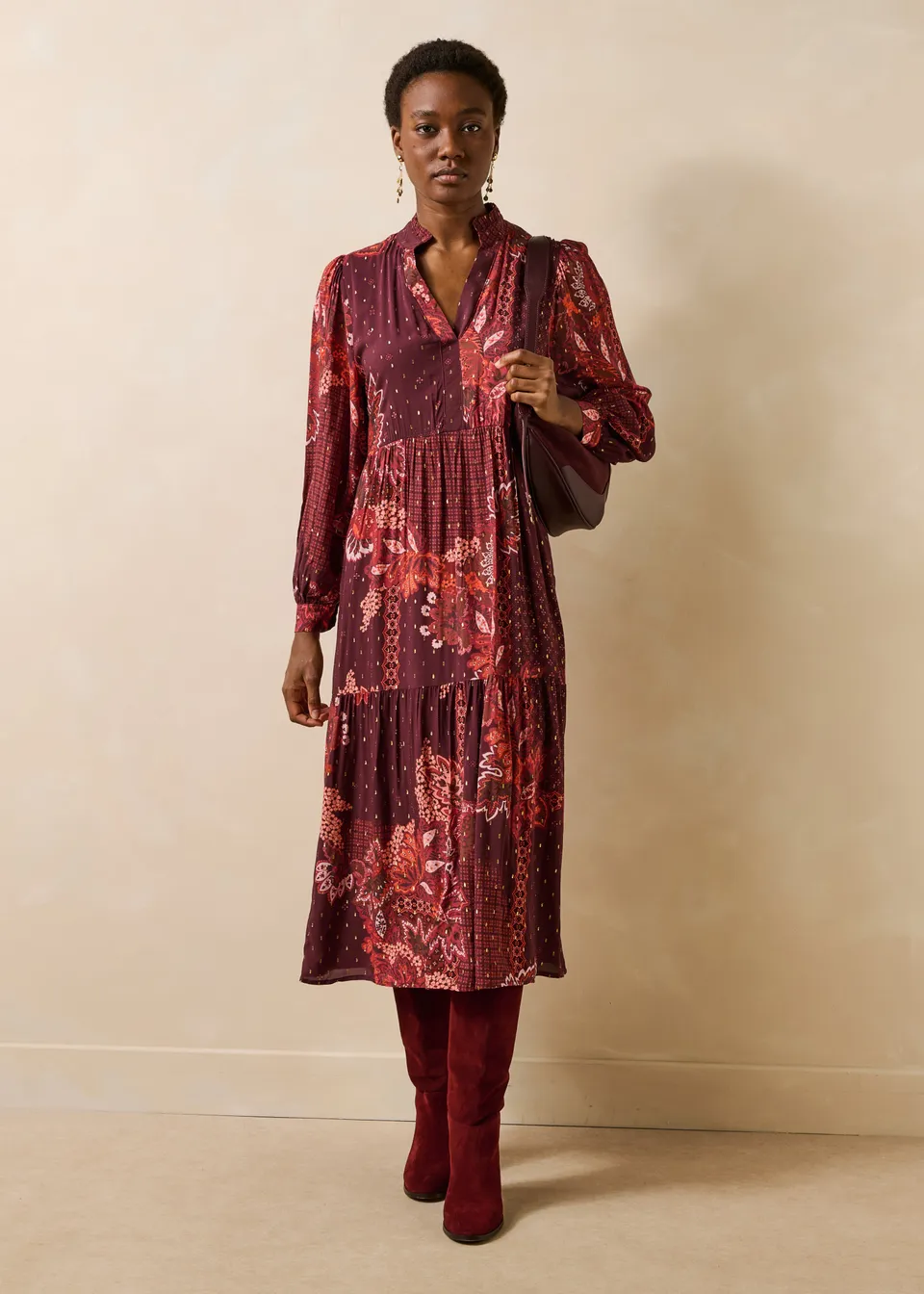 la-f-e-marabout-e-gauffra-maxikleid-rot-mit-gold-plumetis image 1