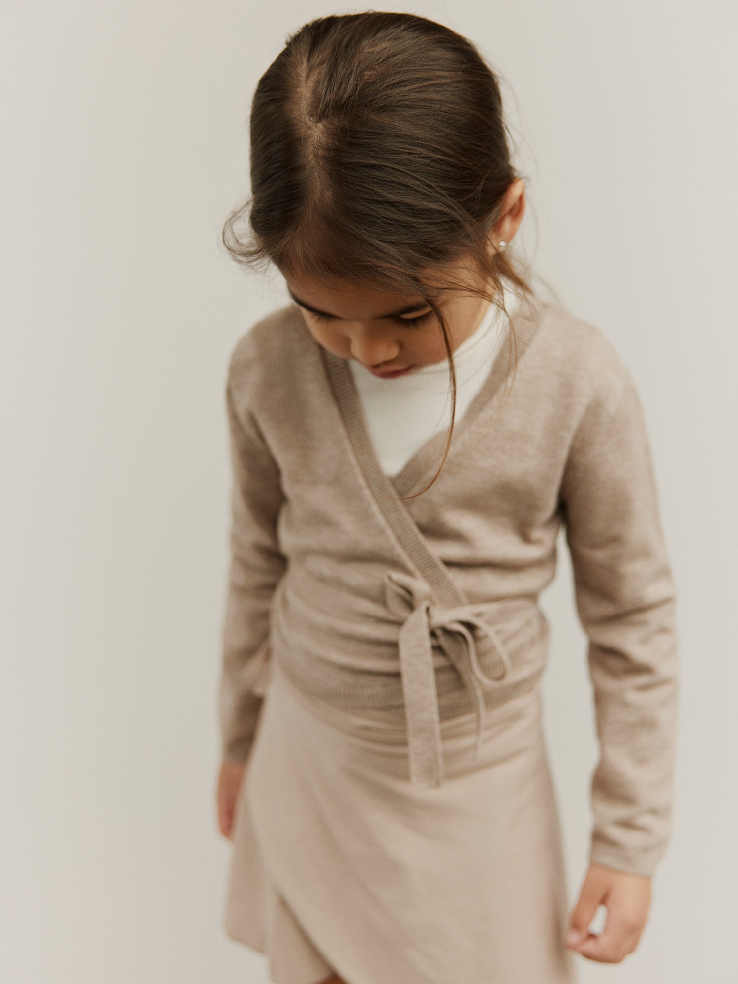 sofie-schnoor-kids-gracysk-cardigan-braun-melange-viskose image 3