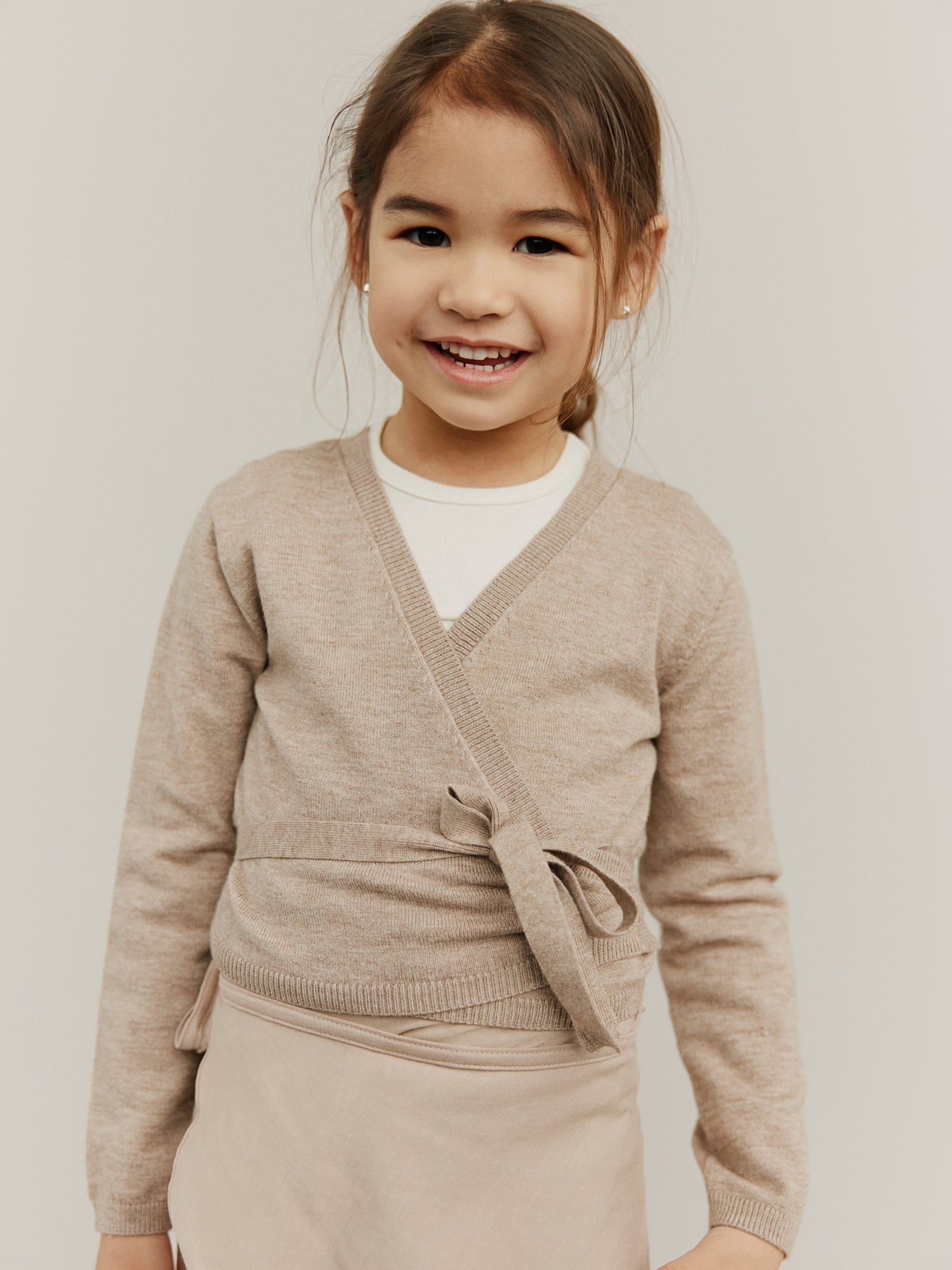 sofie-schnoor-kids-gracysk-cardigan-braun-melange-viskose image 2