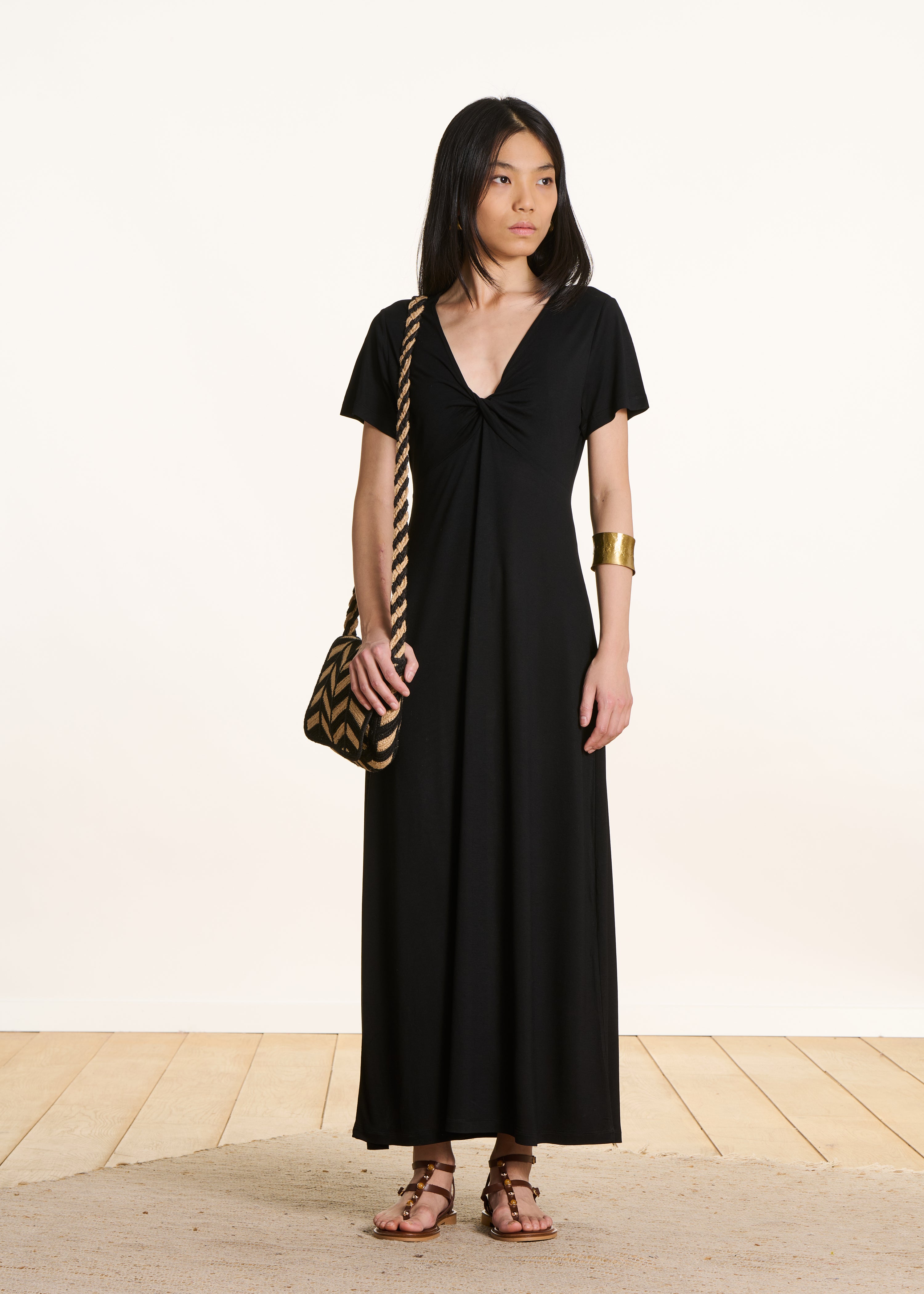 la-f-e-marabout-e-fisca-langes-kleid-schwarz-v-ausschnitt-viskose image 1