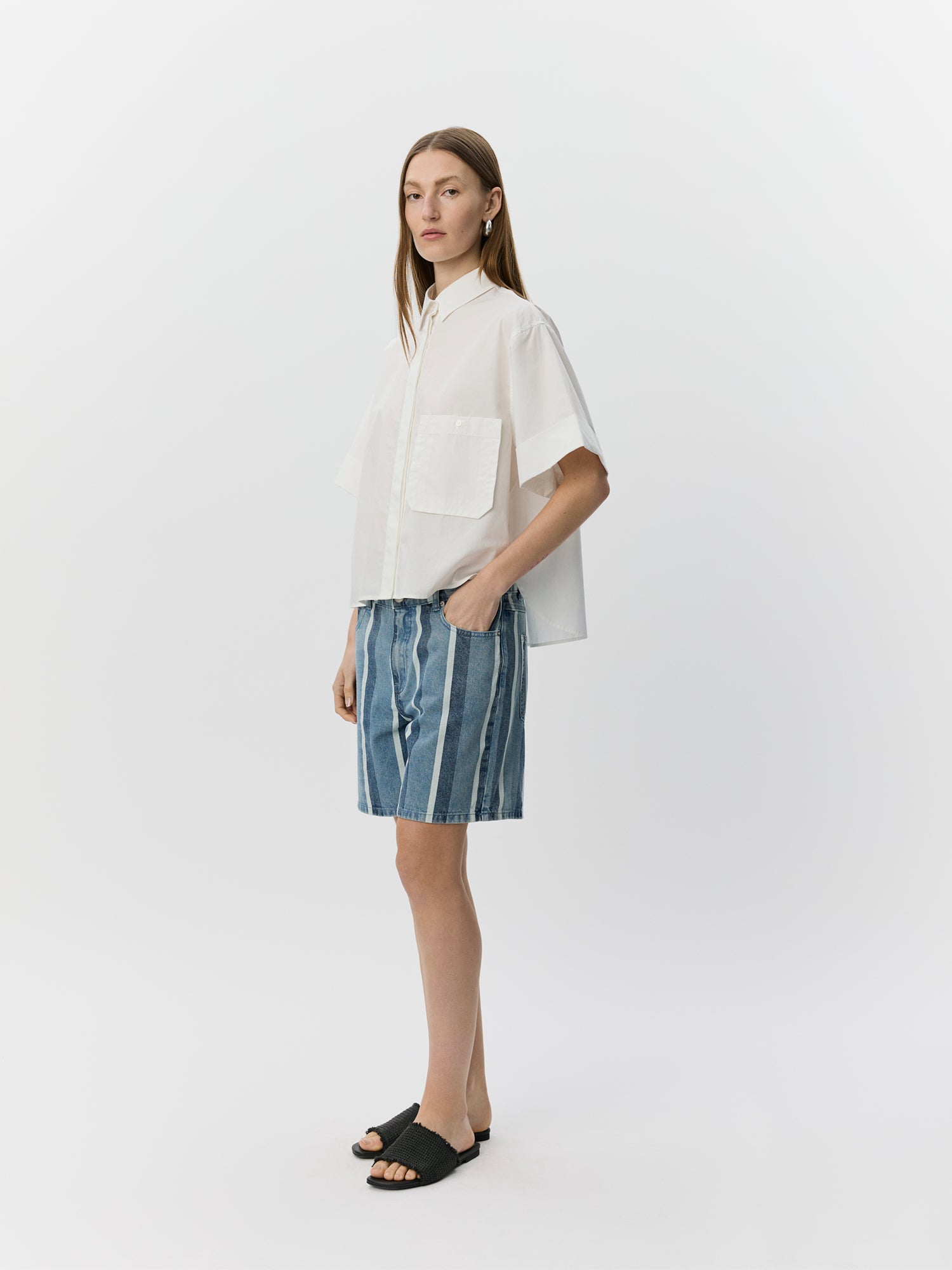 sofie-schnoor-women-ozilasw-shorts-blau-gestreift-baumwolle image 3