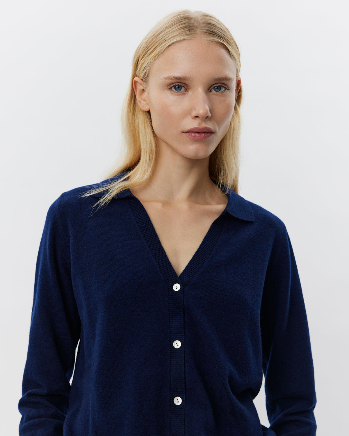 sofie-schnoor-skylarsw-woll-cardigan-navy-mit-kn-pfen image 5