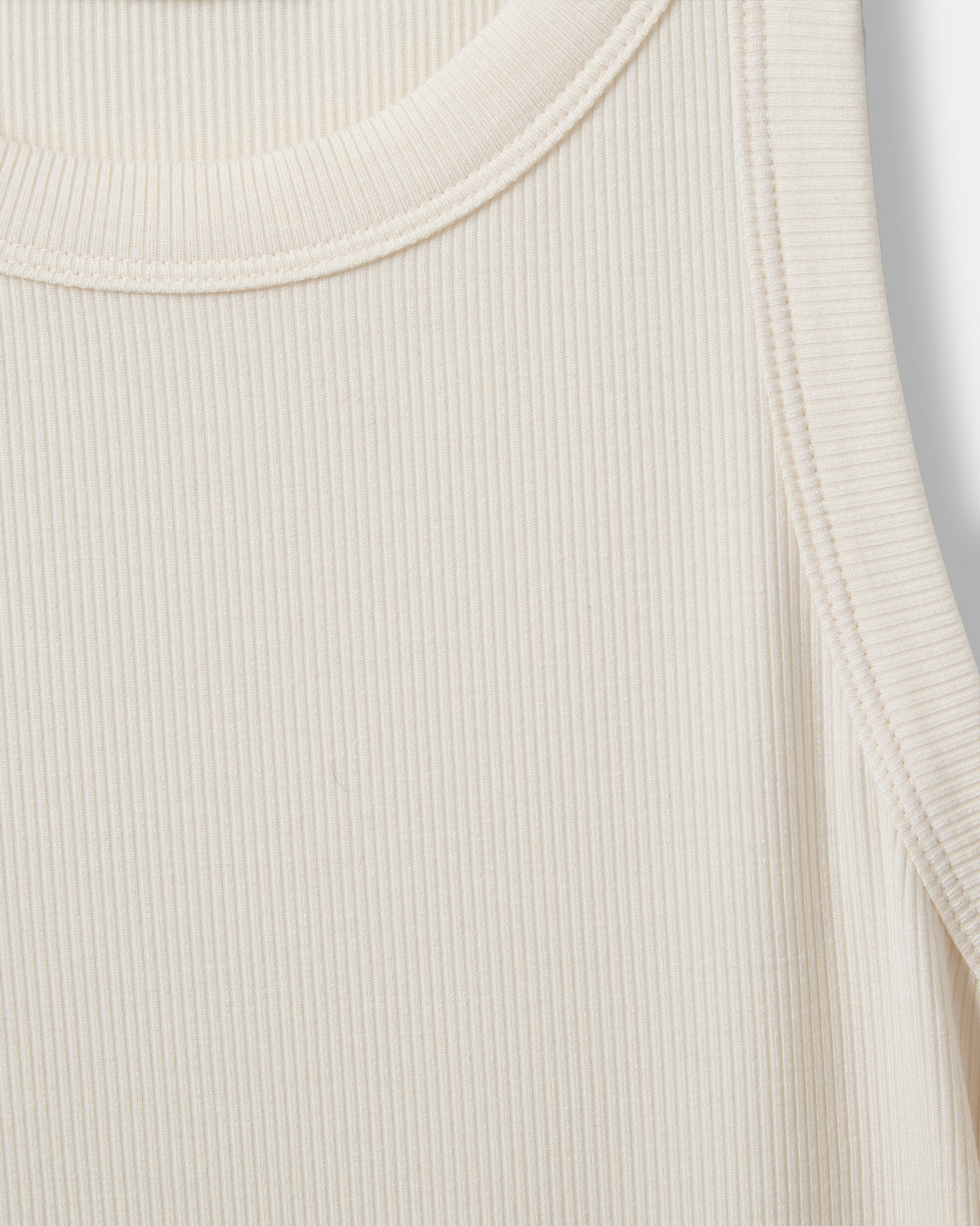 sofie-schnoor-julliesw-top-off-white-viskose-slim-fit image 3